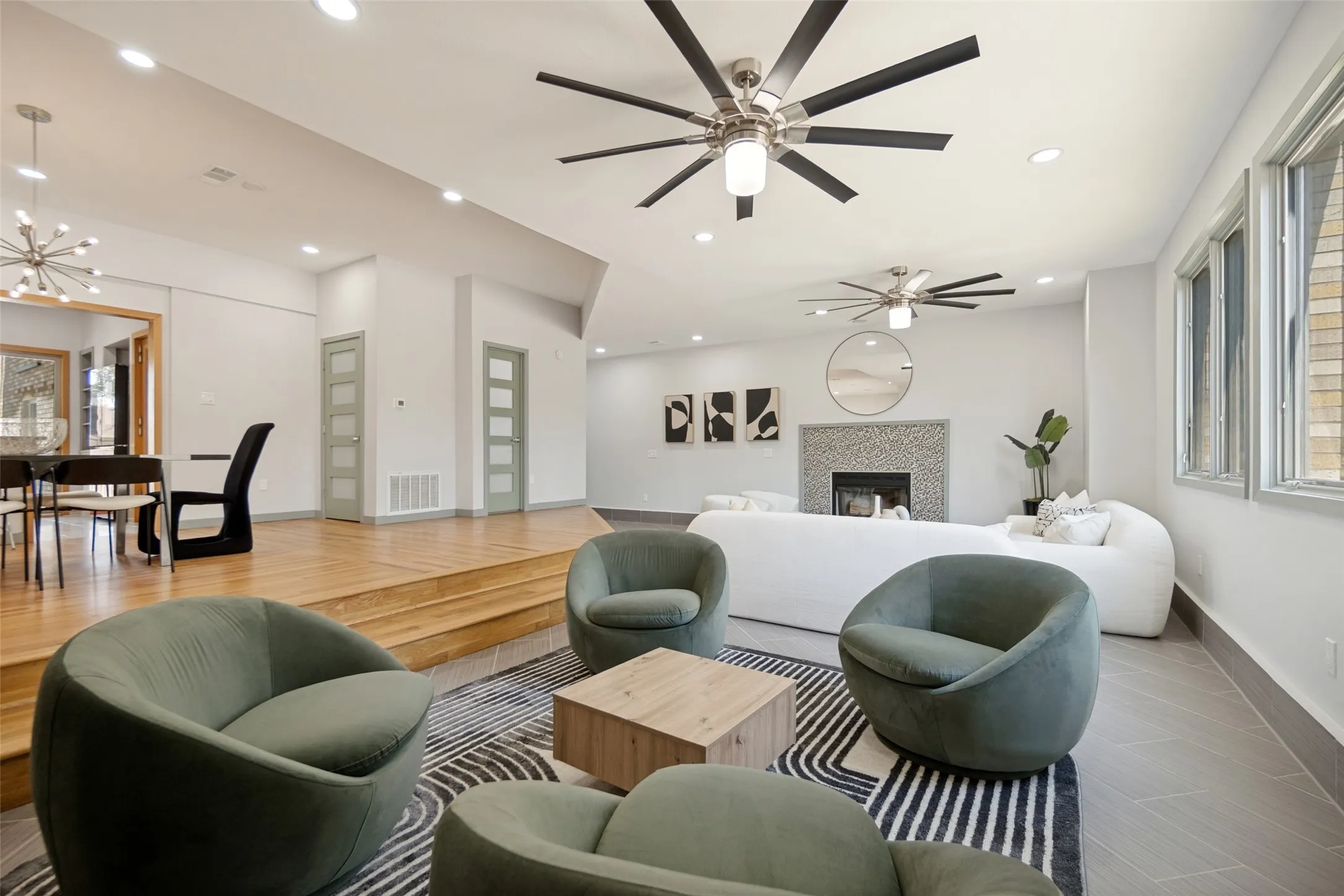 Single Family Residence For Sale in Dallas County , 515 Aqua Drive, Dallas, Texas 75218, 5 Bedroom, 6 Bathroom, 2 Garage spaces, 4,506 Sqft, built in 1951, mls#21352254, Real Estate Agent in Dallas, Homes For Sale in Dallas county, Homes For Sale in Dallas, Realtor in Dallas Texas, Real Estate Brokerage Independent Realty Texas, Luminita Cordes Realtor