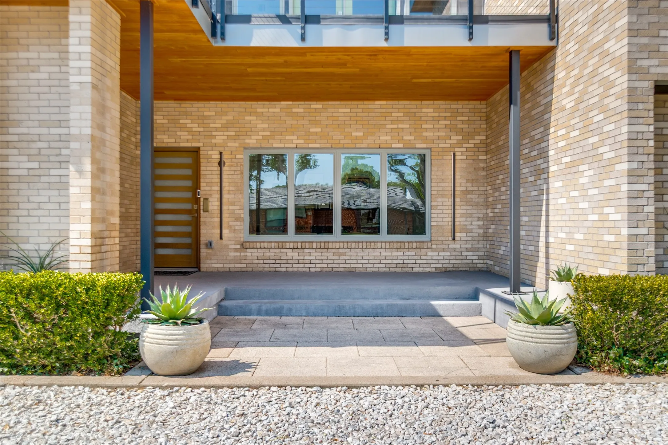 Single Family Residence For Sale in Dallas County , 515 Aqua Drive, Dallas, Texas 75218, 5 Bedroom, 6 Bathroom, 2 Garage spaces, 4,506 Sqft, built in 1951, mls#21352254, Real Estate Agent in Dallas, Homes For Sale in Dallas county, Homes For Sale in Dallas, Realtor in Dallas Texas, Real Estate Brokerage Independent Realty Texas, Luminita Cordes Realtor