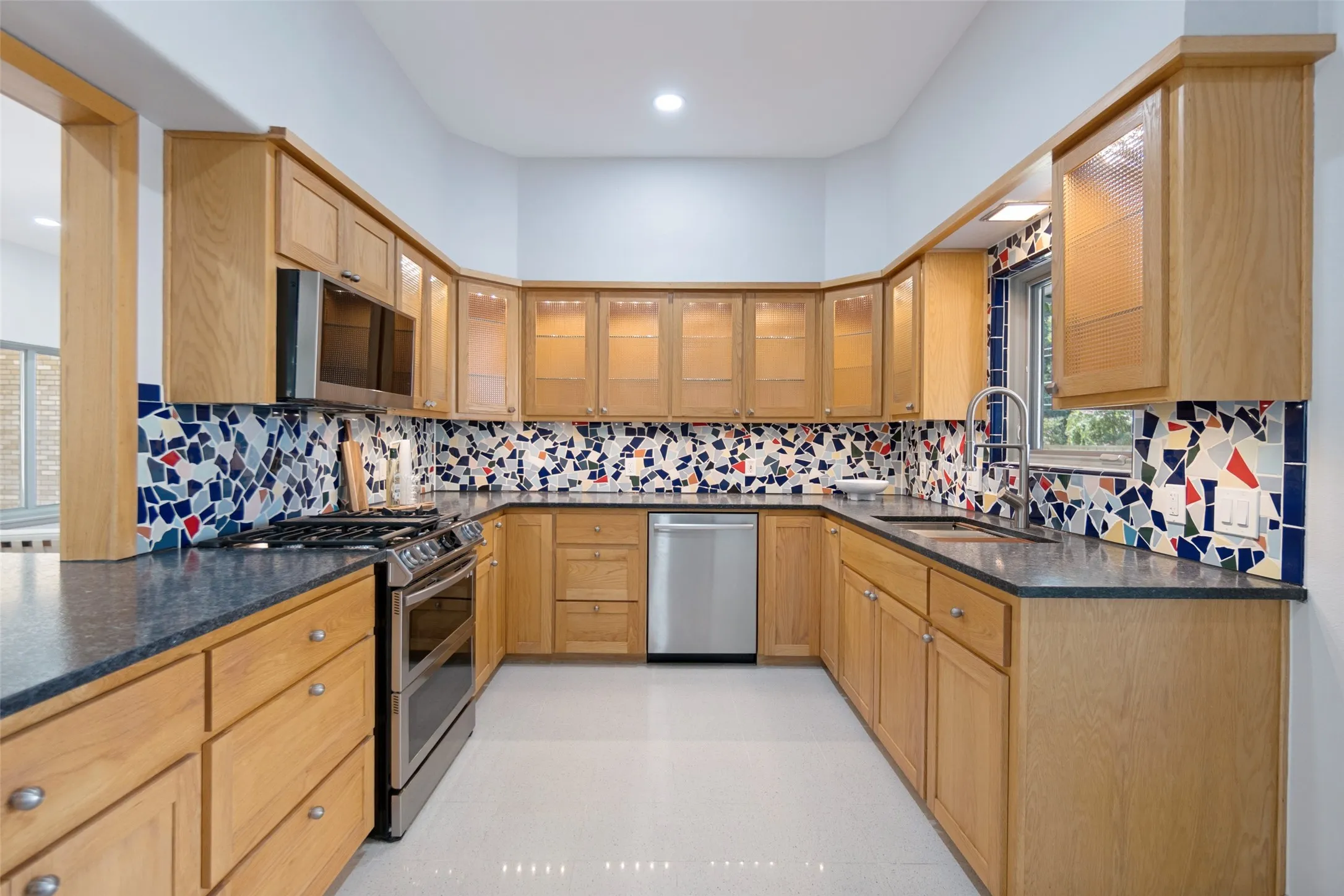 Single Family Residence For Sale in Dallas County , 515 Aqua Drive, Dallas, Texas 75218, 5 Bedroom, 6 Bathroom, 2 Garage spaces, 4,506 Sqft, built in 1951, mls#21352254, Real Estate Agent in Dallas, Homes For Sale in Dallas county, Homes For Sale in Dallas, Realtor in Dallas Texas, Real Estate Brokerage Independent Realty Texas, Luminita Cordes Realtor
