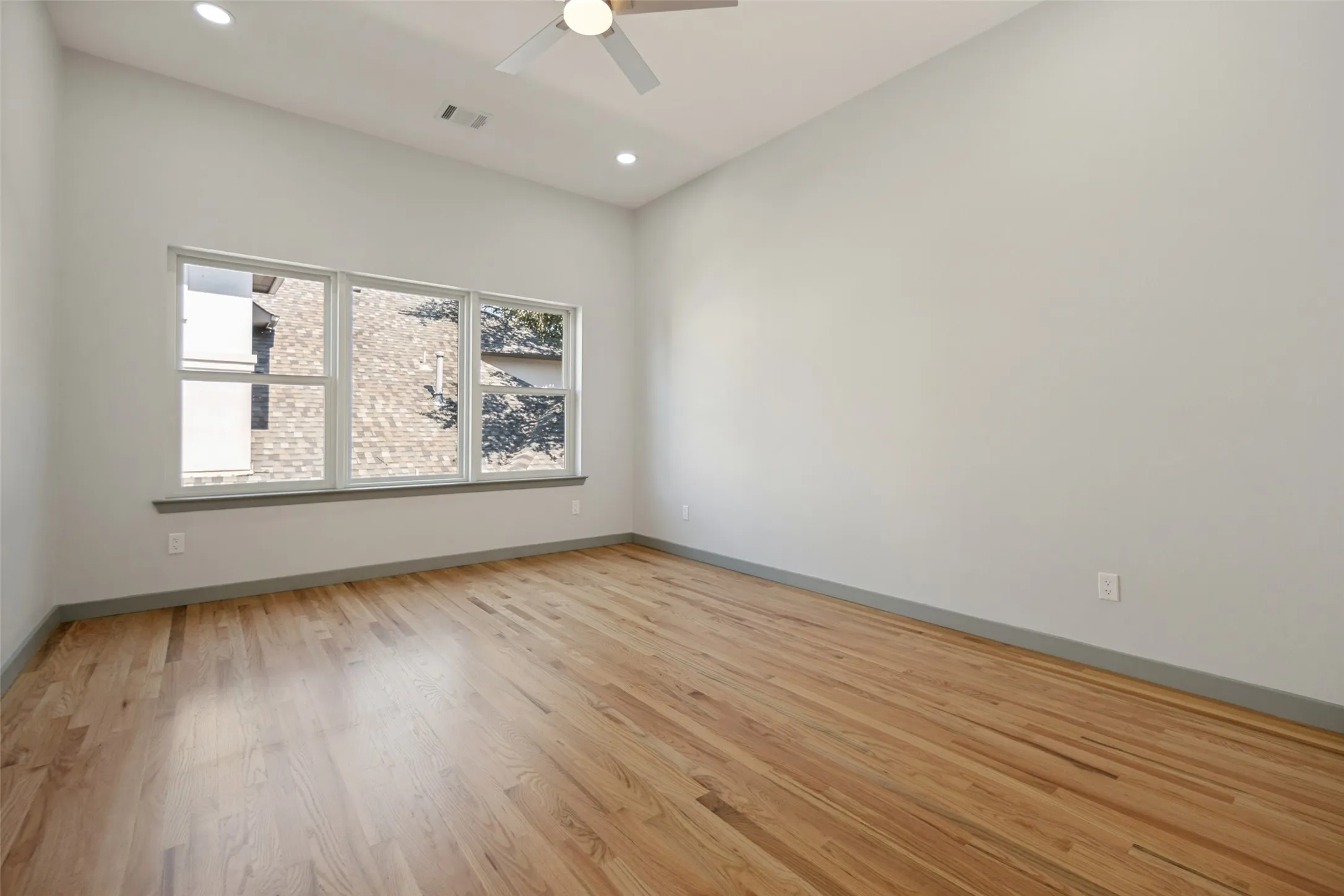 Single Family Residence For Sale in Dallas County , 515 Aqua Drive, Dallas, Texas 75218, 5 Bedroom, 6 Bathroom, 2 Garage spaces, 4,506 Sqft, built in 1951, mls#21352254, Real Estate Agent in Dallas, Homes For Sale in Dallas county, Homes For Sale in Dallas, Realtor in Dallas Texas, Real Estate Brokerage Independent Realty Texas, Luminita Cordes Realtor