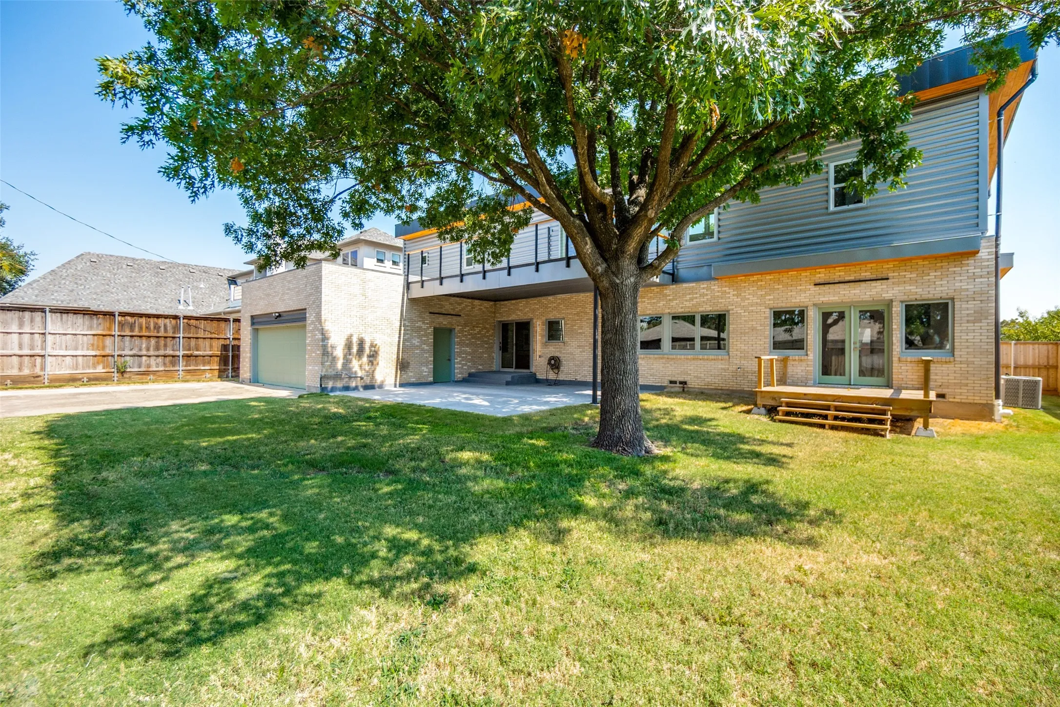 Single Family Residence For Sale in Dallas County , 515 Aqua Drive, Dallas, Texas 75218, 5 Bedroom, 6 Bathroom, 2 Garage spaces, 4,506 Sqft, built in 1951, mls#21352254, Real Estate Agent in Dallas, Homes For Sale in Dallas county, Homes For Sale in Dallas, Realtor in Dallas Texas, Real Estate Brokerage Independent Realty Texas, Luminita Cordes Realtor