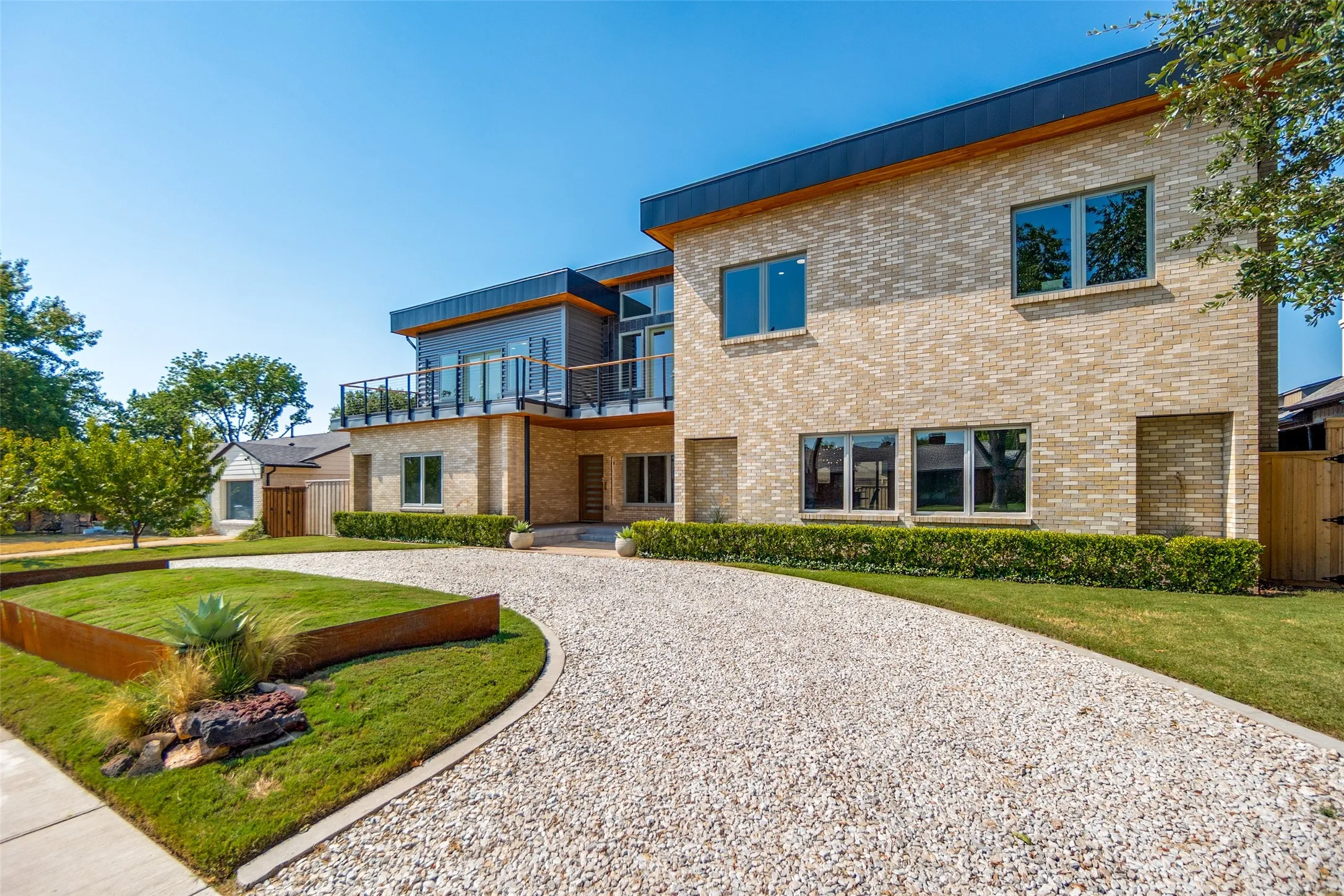 Single Family Residence For Sale in Dallas County , 515 Aqua Drive, Dallas, Texas 75218, 5 Bedroom, 6 Bathroom, 2 Garage spaces, 4,506 Sqft, built in 1951, mls#21352254, Real Estate Agent in Dallas, Homes For Sale in Dallas county, Homes For Sale in Dallas, Realtor in Dallas Texas, Real Estate Brokerage Independent Realty Texas, Luminita Cordes Realtor