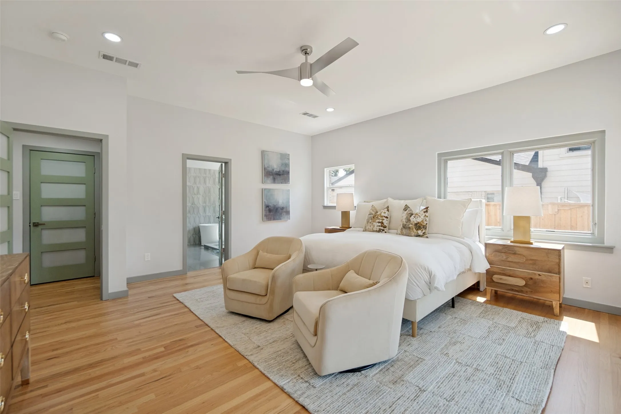 Single Family Residence For Sale in Dallas County , 515 Aqua Drive, Dallas, Texas 75218, 5 Bedroom, 6 Bathroom, 2 Garage spaces, 4,506 Sqft, built in 1951, mls#21352254, Real Estate Agent in Dallas, Homes For Sale in Dallas county, Homes For Sale in Dallas, Realtor in Dallas Texas, Real Estate Brokerage Independent Realty Texas, Luminita Cordes Realtor