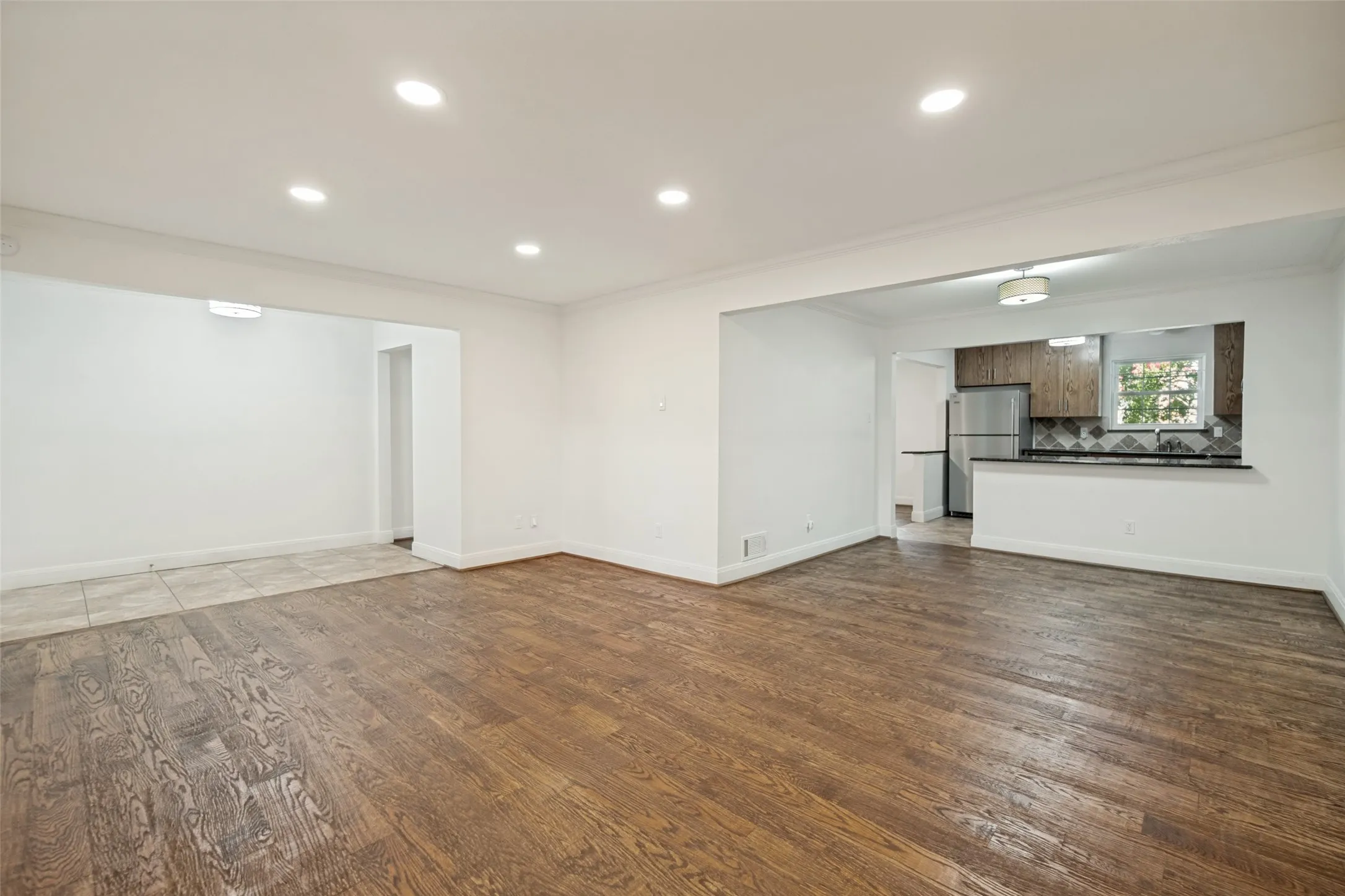 Condominium For Sale in Dallas County , 5818 E University Boulevard 138, Dallas, Texas 75206, 2 Bedroom, 2 Bathroom, Garage spaces, 1,422 Sqft, built in 1962, mls#21372547, Real Estate Agent in Dallas, Homes For Sale in Dallas county, Homes For Sale in Dallas, Realtor in Dallas Texas, Real Estate Brokerage Independent Realty Texas, Luminita Cordes Realtor
