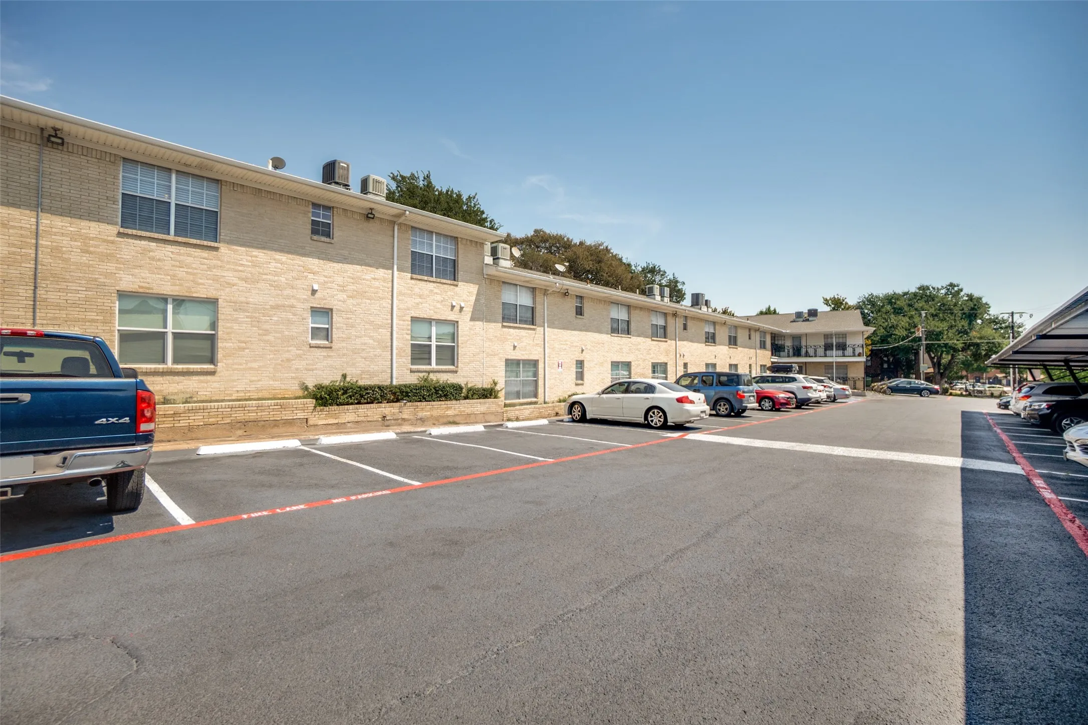 Condominium For Sale in Dallas County , 5818 E University Boulevard 138, Dallas, Texas 75206, 2 Bedroom, 2 Bathroom, Garage spaces, 1,422 Sqft, built in 1962, mls#21372547, Real Estate Agent in Dallas, Homes For Sale in Dallas county, Homes For Sale in Dallas, Realtor in Dallas Texas, Real Estate Brokerage Independent Realty Texas, Luminita Cordes Realtor