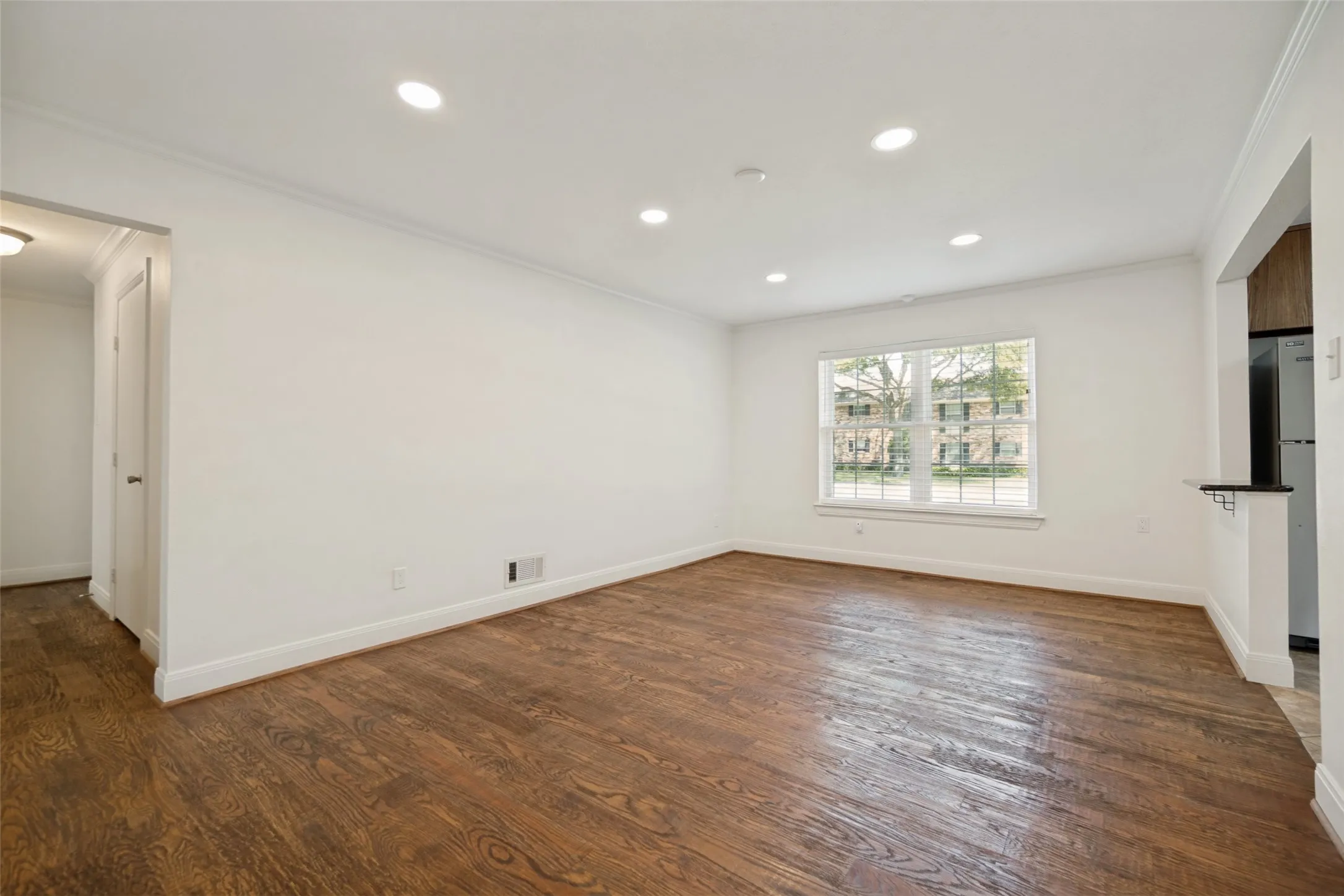 Condominium For Sale in Dallas County , 5818 E University Boulevard 138, Dallas, Texas 75206, 2 Bedroom, 2 Bathroom, Garage spaces, 1,422 Sqft, built in 1962, mls#21372547, Real Estate Agent in Dallas, Homes For Sale in Dallas county, Homes For Sale in Dallas, Realtor in Dallas Texas, Real Estate Brokerage Independent Realty Texas, Luminita Cordes Realtor