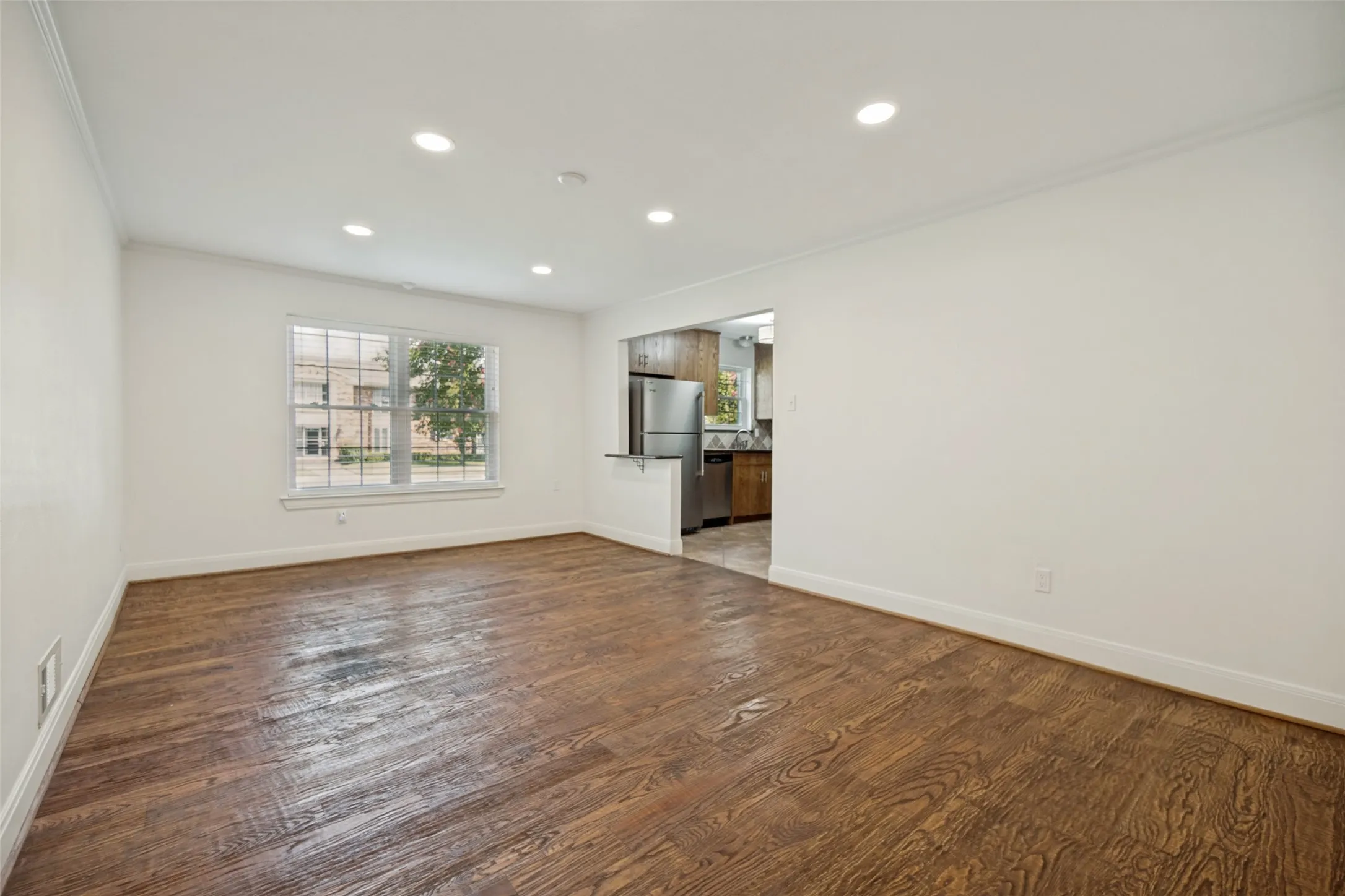 Condominium For Sale in Dallas County , 5818 E University Boulevard 138, Dallas, Texas 75206, 2 Bedroom, 2 Bathroom, Garage spaces, 1,422 Sqft, built in 1962, mls#21372547, Real Estate Agent in Dallas, Homes For Sale in Dallas county, Homes For Sale in Dallas, Realtor in Dallas Texas, Real Estate Brokerage Independent Realty Texas, Luminita Cordes Realtor