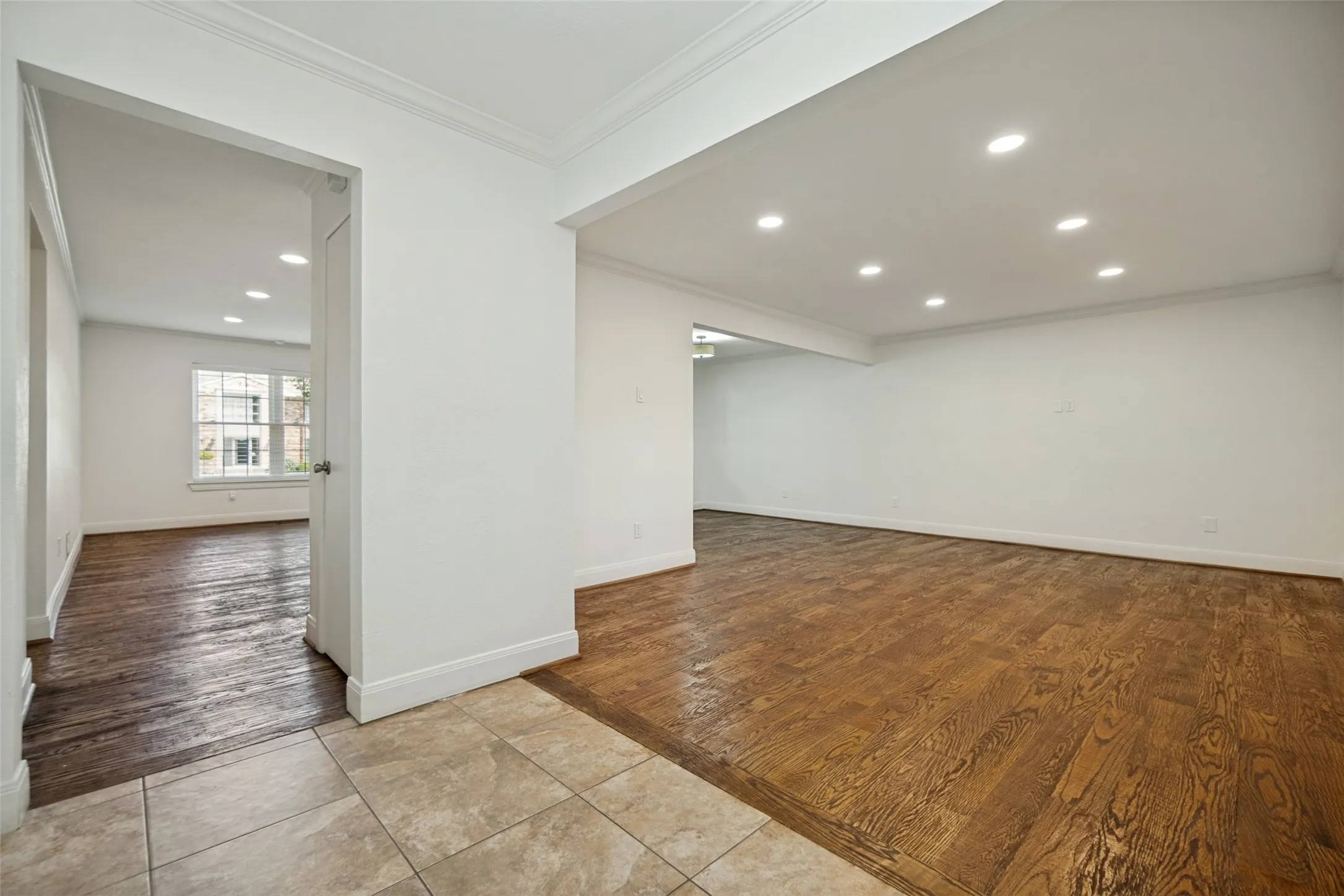 Condominium For Sale in Dallas County , 5818 E University Boulevard 138, Dallas, Texas 75206, 2 Bedroom, 2 Bathroom, Garage spaces, 1,422 Sqft, built in 1962, mls#21372547, Real Estate Agent in Dallas, Homes For Sale in Dallas county, Homes For Sale in Dallas, Realtor in Dallas Texas, Real Estate Brokerage Independent Realty Texas, Luminita Cordes Realtor
