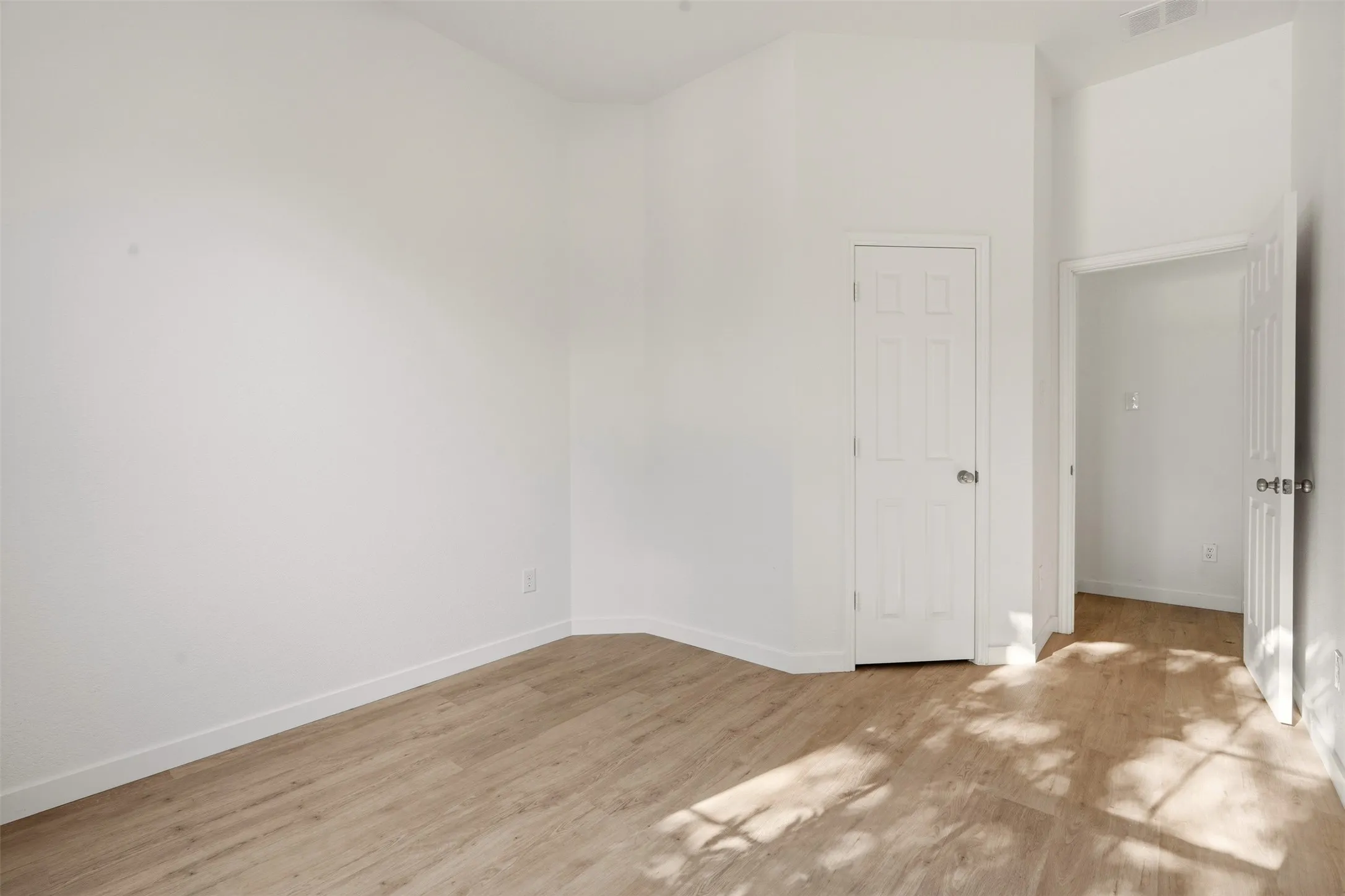 Single Family Residence For Sale in Tarrant County , 13905 Walnut Canyon Court, Fort Worth, Texas 76262, 3 Bedroom, 2 Bathroom, 2 Garage spaces, 1,546 Sqft, built in 2006, mls#21378419, Real Estate Agent in Fort Worth, Homes For Sale in Tarrant county, Homes For Sale in Fort Worth, Realtor in Fort Worth Texas, Real Estate Brokerage Independent Realty Texas, Luminita Cordes Realtor