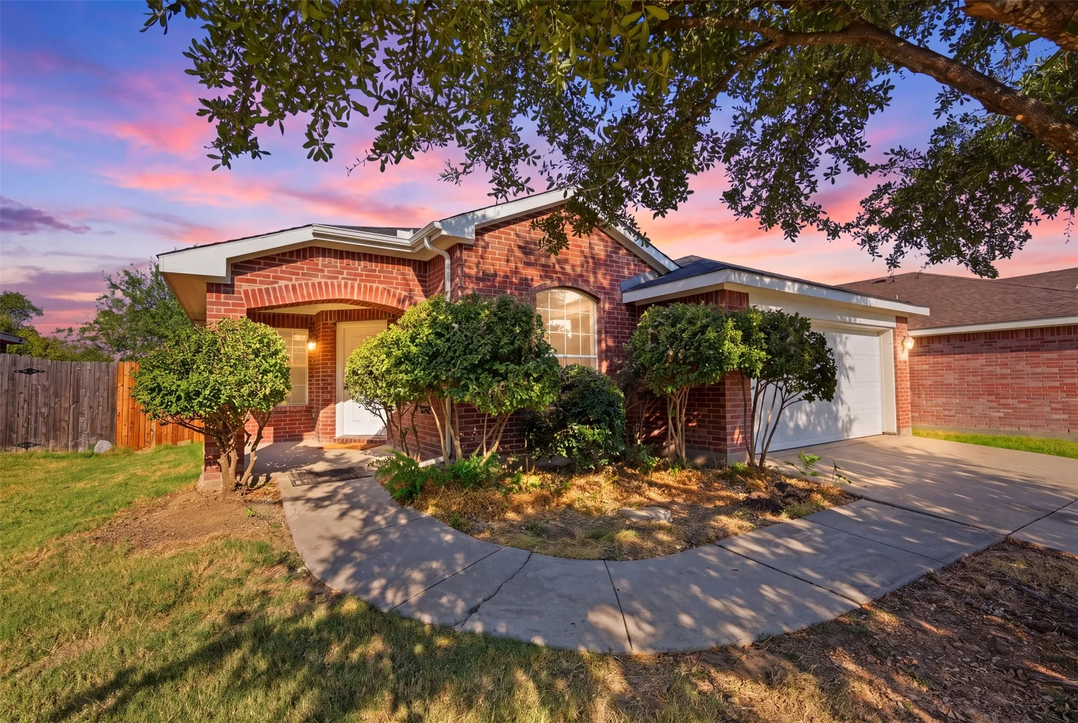 Single Family Residence For Sale in Tarrant County , 13905 Walnut Canyon Court, Fort Worth, Texas 76262, 3 Bedroom, 2 Bathroom, 2 Garage spaces, 1,546 Sqft, built in 2006, mls#21378419, Real Estate Agent in Fort Worth, Homes For Sale in Tarrant county, Homes For Sale in Fort Worth, Realtor in Fort Worth Texas, Real Estate Brokerage Independent Realty Texas, Luminita Cordes Realtor