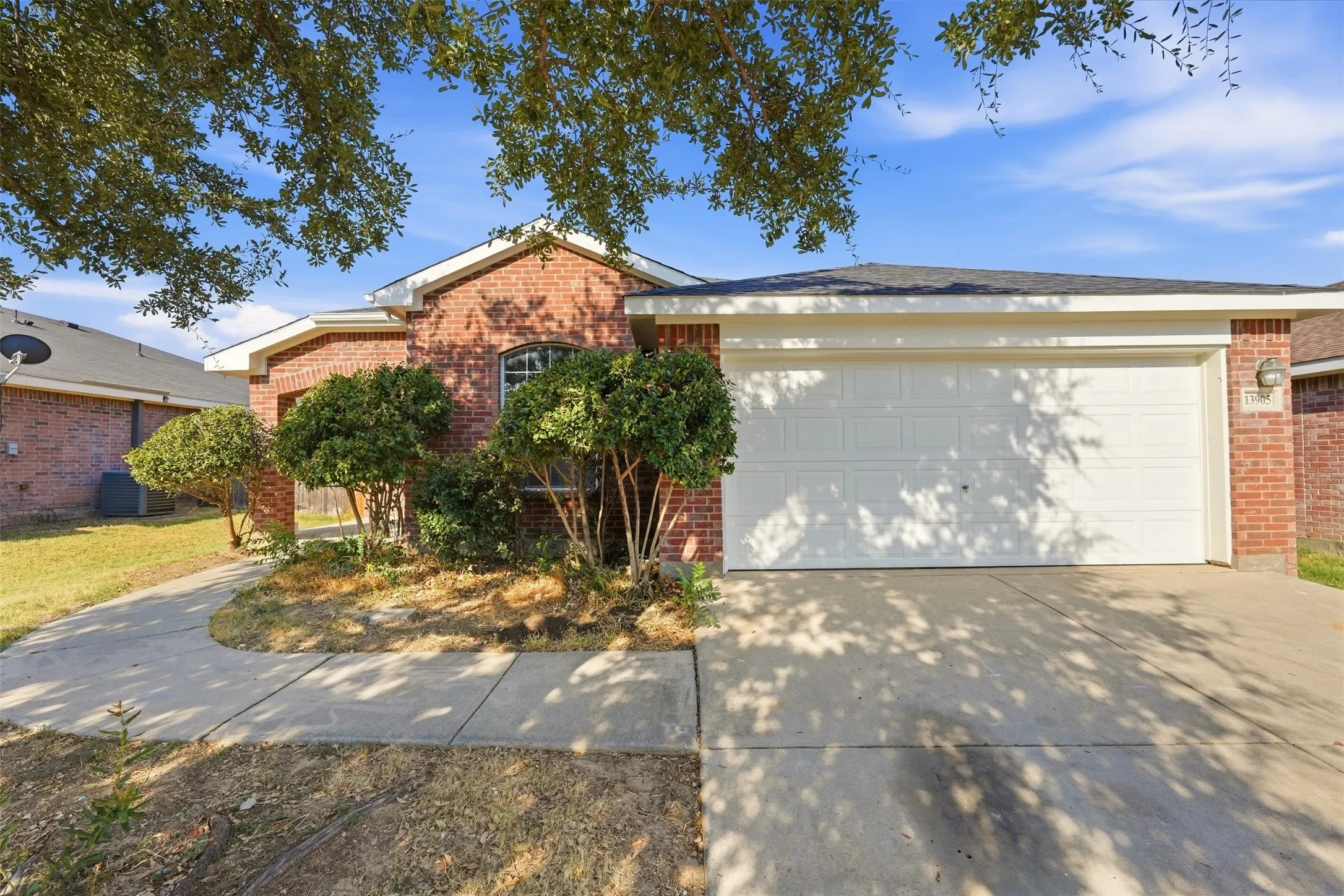 Single Family Residence For Sale in Tarrant County , 13905 Walnut Canyon Court, Fort Worth, Texas 76262, 3 Bedroom, 2 Bathroom, 2 Garage spaces, 1,546 Sqft, built in 2006, mls#21378419, Real Estate Agent in Fort Worth, Homes For Sale in Tarrant county, Homes For Sale in Fort Worth, Realtor in Fort Worth Texas, Real Estate Brokerage Independent Realty Texas, Luminita Cordes Realtor