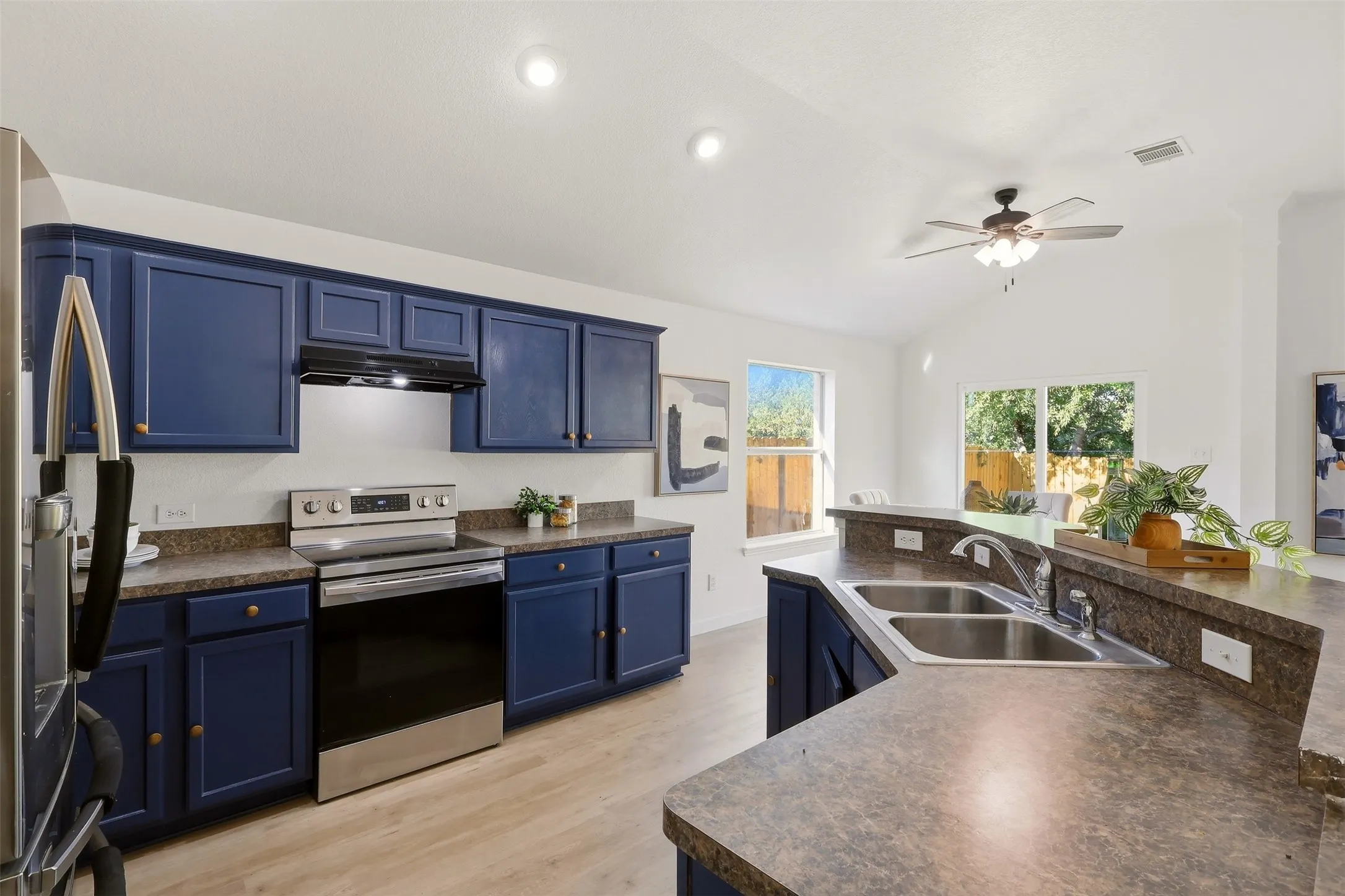 Single Family Residence For Sale in Tarrant County , 13905 Walnut Canyon Court, Fort Worth, Texas 76262, 3 Bedroom, 2 Bathroom, 2 Garage spaces, 1,546 Sqft, built in 2006, mls#21378419, Real Estate Agent in Fort Worth, Homes For Sale in Tarrant county, Homes For Sale in Fort Worth, Realtor in Fort Worth Texas, Real Estate Brokerage Independent Realty Texas, Luminita Cordes Realtor