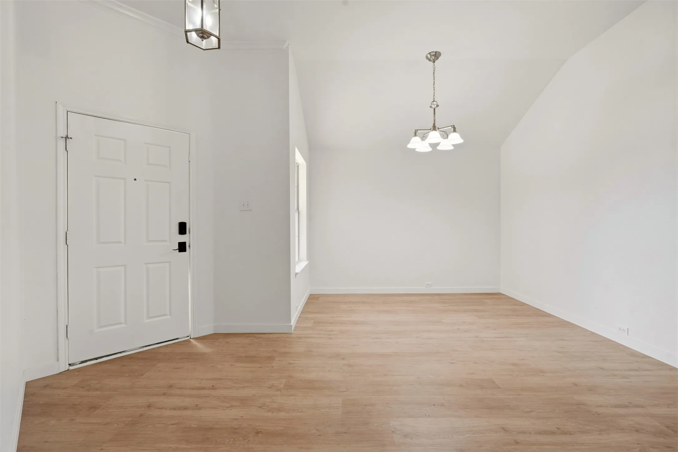 Single Family Residence For Sale in Tarrant County , 13905 Walnut Canyon Court, Fort Worth, Texas 76262, 3 Bedroom, 2 Bathroom, 2 Garage spaces, 1,546 Sqft, built in 2006, mls#21378419, Real Estate Agent in Fort Worth, Homes For Sale in Tarrant county, Homes For Sale in Fort Worth, Realtor in Fort Worth Texas, Real Estate Brokerage Independent Realty Texas, Luminita Cordes Realtor