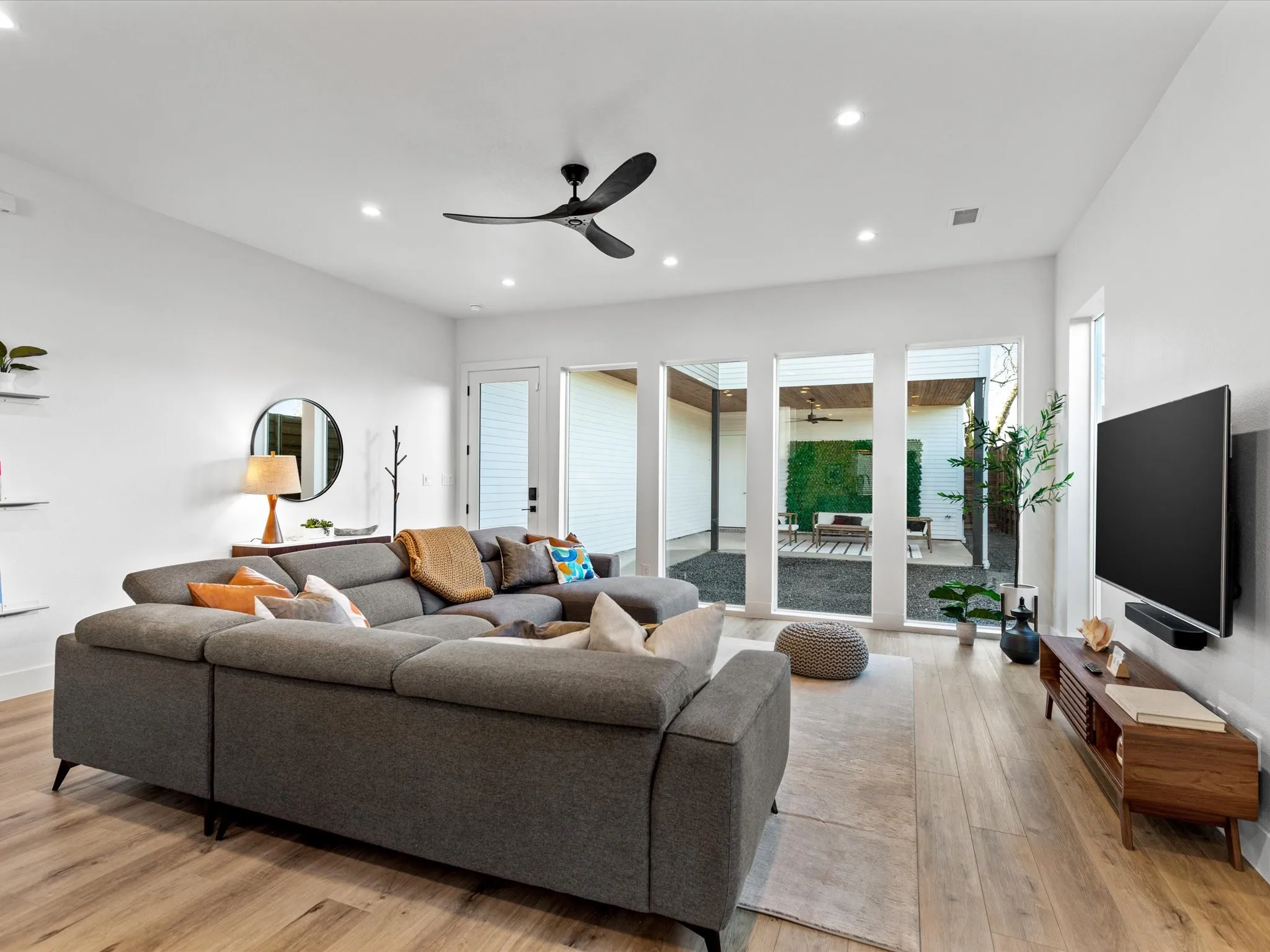 Duplex For Rent in Dallas County , 401 Martinique Avenue, Dallas, Texas 75223, 3 Bedroom, 3 Bathroom, 2 Garage spaces, 2,175 Sqft, built in 2021, mls#21378443, Real Estate Agent in Dallas, Homes For Rent in Dallas county, Homes For Rent in Dallas, Realtor in Dallas Texas, Real Estate Brokerage Independent Realty Texas, Luminita Cordes Realtor