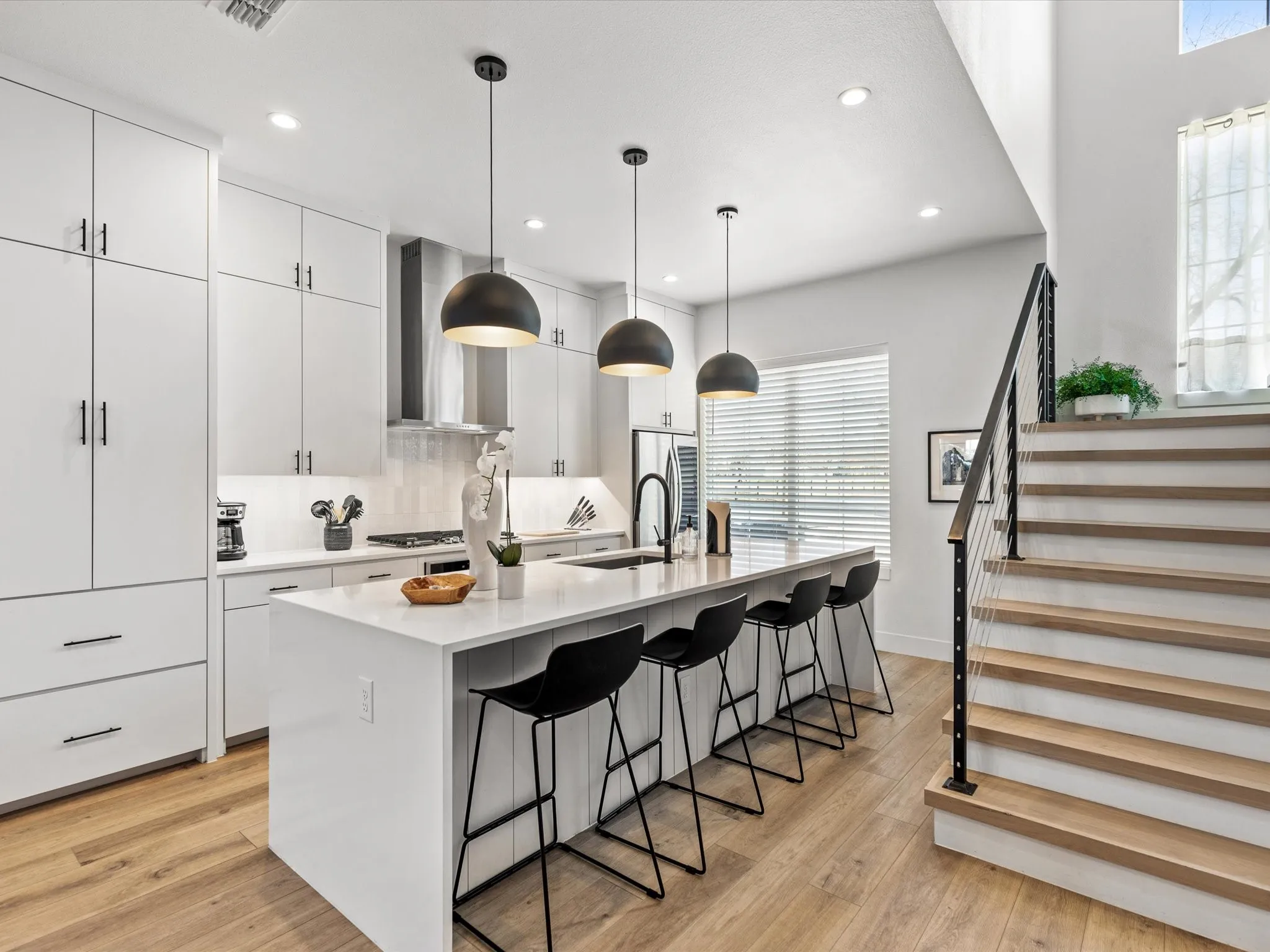 Duplex For Rent in Dallas County , 401 Martinique Avenue, Dallas, Texas 75223, 3 Bedroom, 3 Bathroom, 2 Garage spaces, 2,175 Sqft, built in 2021, mls#21378443, Real Estate Agent in Dallas, Homes For Rent in Dallas county, Homes For Rent in Dallas, Realtor in Dallas Texas, Real Estate Brokerage Independent Realty Texas, Luminita Cordes Realtor