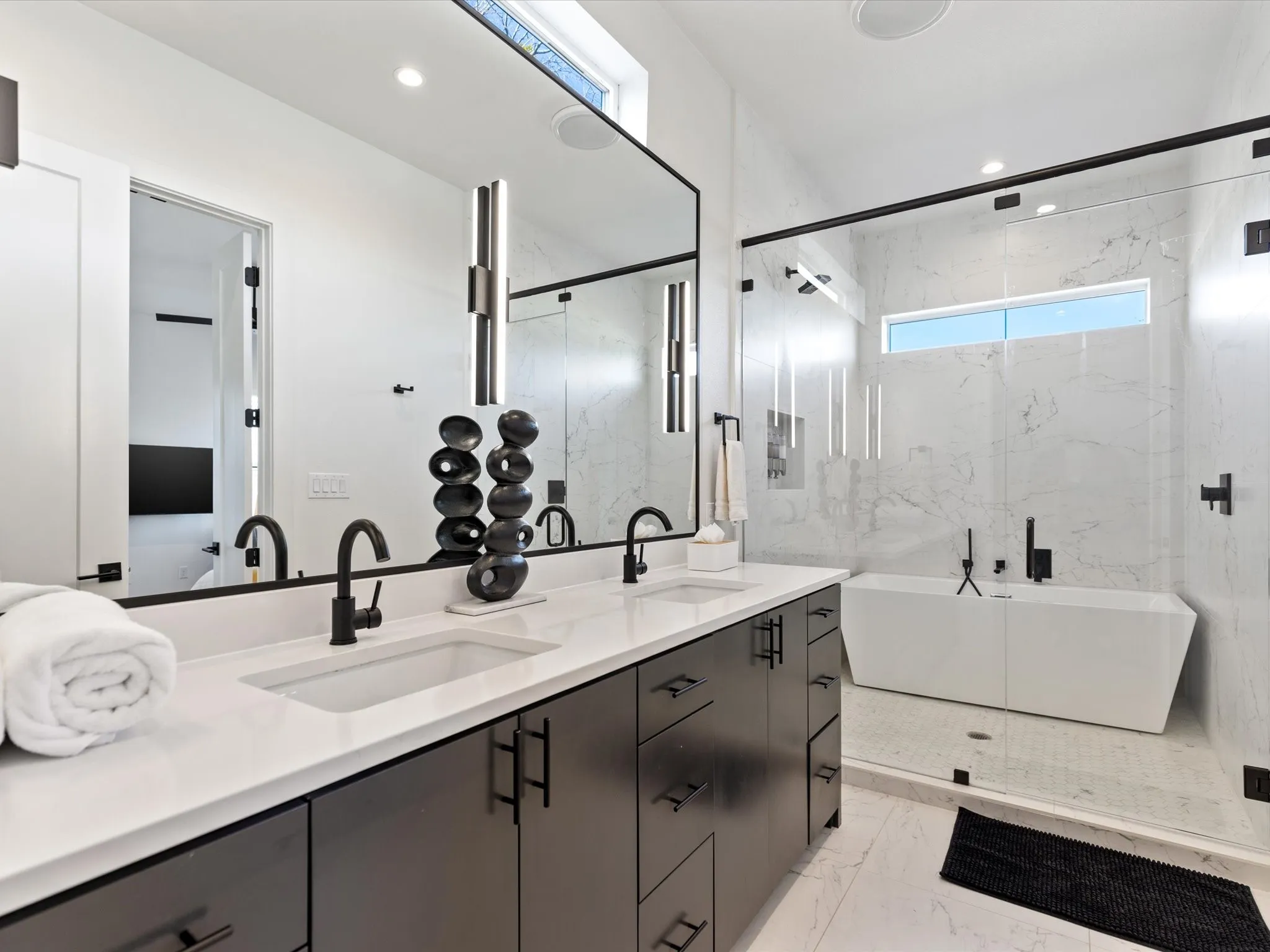 Duplex For Rent in Dallas County , 401 Martinique Avenue, Dallas, Texas 75223, 3 Bedroom, 3 Bathroom, 2 Garage spaces, 2,175 Sqft, built in 2021, mls#21378443, Real Estate Agent in Dallas, Homes For Rent in Dallas county, Homes For Rent in Dallas, Realtor in Dallas Texas, Real Estate Brokerage Independent Realty Texas, Luminita Cordes Realtor