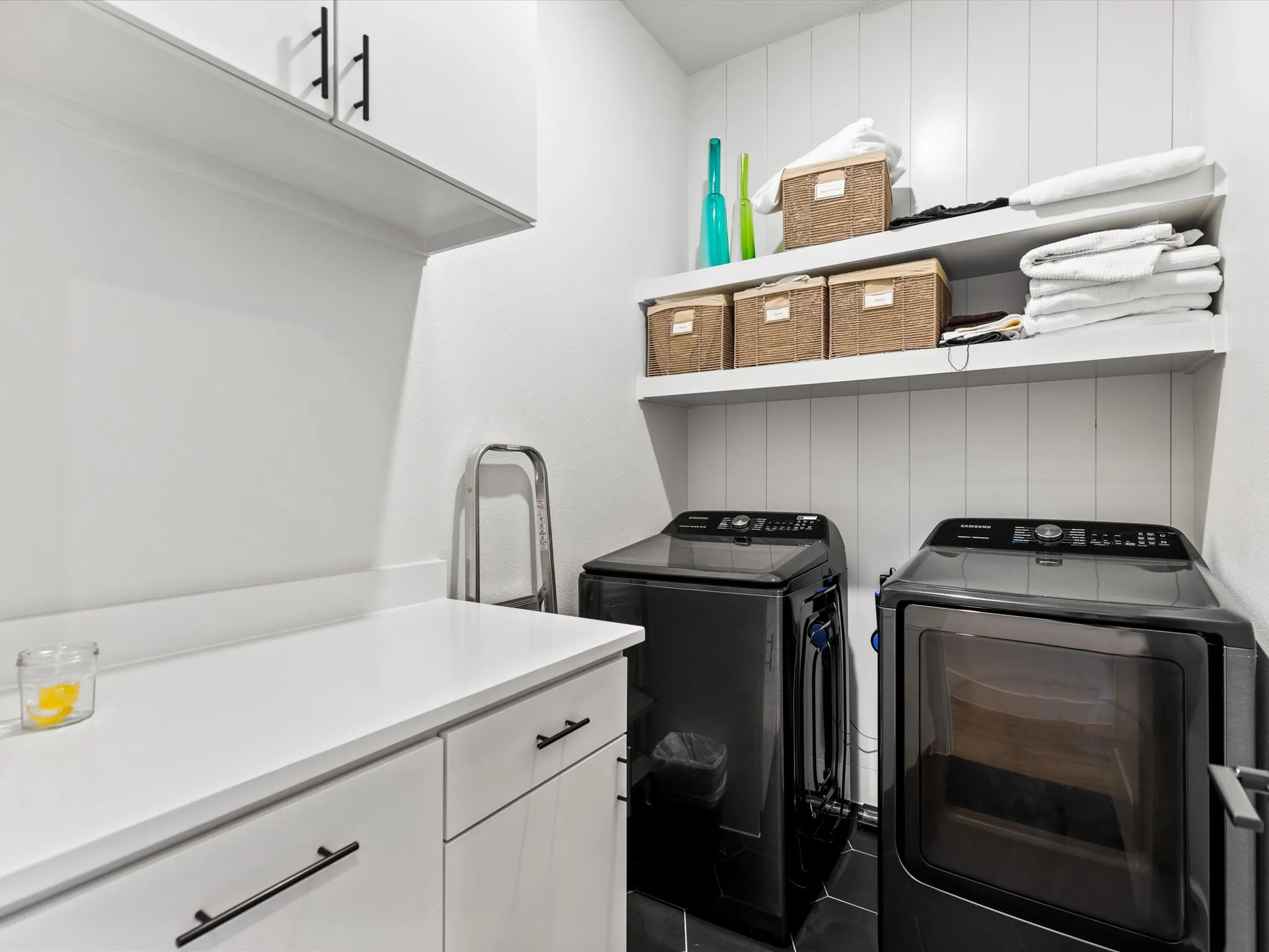 Duplex For Rent in Dallas County , 401 Martinique Avenue, Dallas, Texas 75223, 3 Bedroom, 3 Bathroom, 2 Garage spaces, 2,175 Sqft, built in 2021, mls#21378443, Real Estate Agent in Dallas, Homes For Rent in Dallas county, Homes For Rent in Dallas, Realtor in Dallas Texas, Real Estate Brokerage Independent Realty Texas, Luminita Cordes Realtor