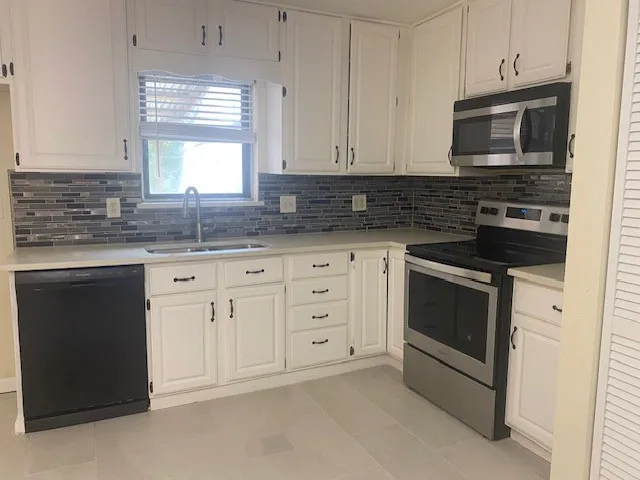 Single Family Residence For Rent in Denton County , 2014 Victoria Road, Carrollton, Texas 75007, 3 Bedroom, 2 Bathroom, 1 Garage spaces, 1,277 Sqft, built in 1974, mls#21378458, Real Estate Agent in Carrollton, Homes For Rent in Denton county, Homes For Rent in Carrollton, Realtor in Carrollton Texas, Real Estate Brokerage Independent Realty Texas, Luminita Cordes Realtor