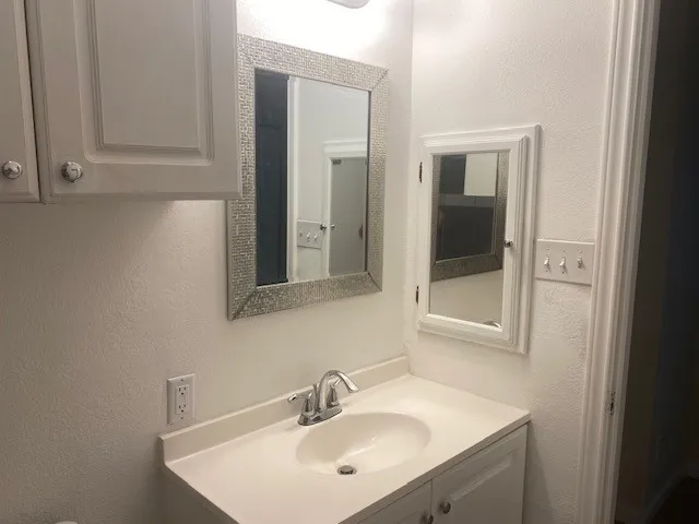 Single Family Residence For Rent in Denton County , 2014 Victoria Road, Carrollton, Texas 75007, 3 Bedroom, 2 Bathroom, 1 Garage spaces, 1,277 Sqft, built in 1974, mls#21378458, Real Estate Agent in Carrollton, Homes For Rent in Denton county, Homes For Rent in Carrollton, Realtor in Carrollton Texas, Real Estate Brokerage Independent Realty Texas, Luminita Cordes Realtor