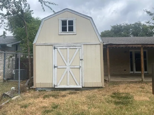 Single Family Residence For Rent in Denton County , 2014 Victoria Road, Carrollton, Texas 75007, 3 Bedroom, 2 Bathroom, 1 Garage spaces, 1,277 Sqft, built in 1974, mls#21378458, Real Estate Agent in Carrollton, Homes For Rent in Denton county, Homes For Rent in Carrollton, Realtor in Carrollton Texas, Real Estate Brokerage Independent Realty Texas, Luminita Cordes Realtor
