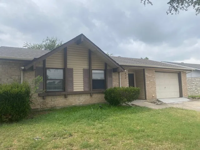 Single Family Residence For Rent in Denton County , 2014 Victoria Road, Carrollton, Texas 75007, 3 Bedroom, 2 Bathroom, 1 Garage spaces, 1,277 Sqft, built in 1974, mls#21378458, Real Estate Agent in Carrollton, Homes For Rent in Denton county, Homes For Rent in Carrollton, Realtor in Carrollton Texas, Real Estate Brokerage Independent Realty Texas, Luminita Cordes Realtor