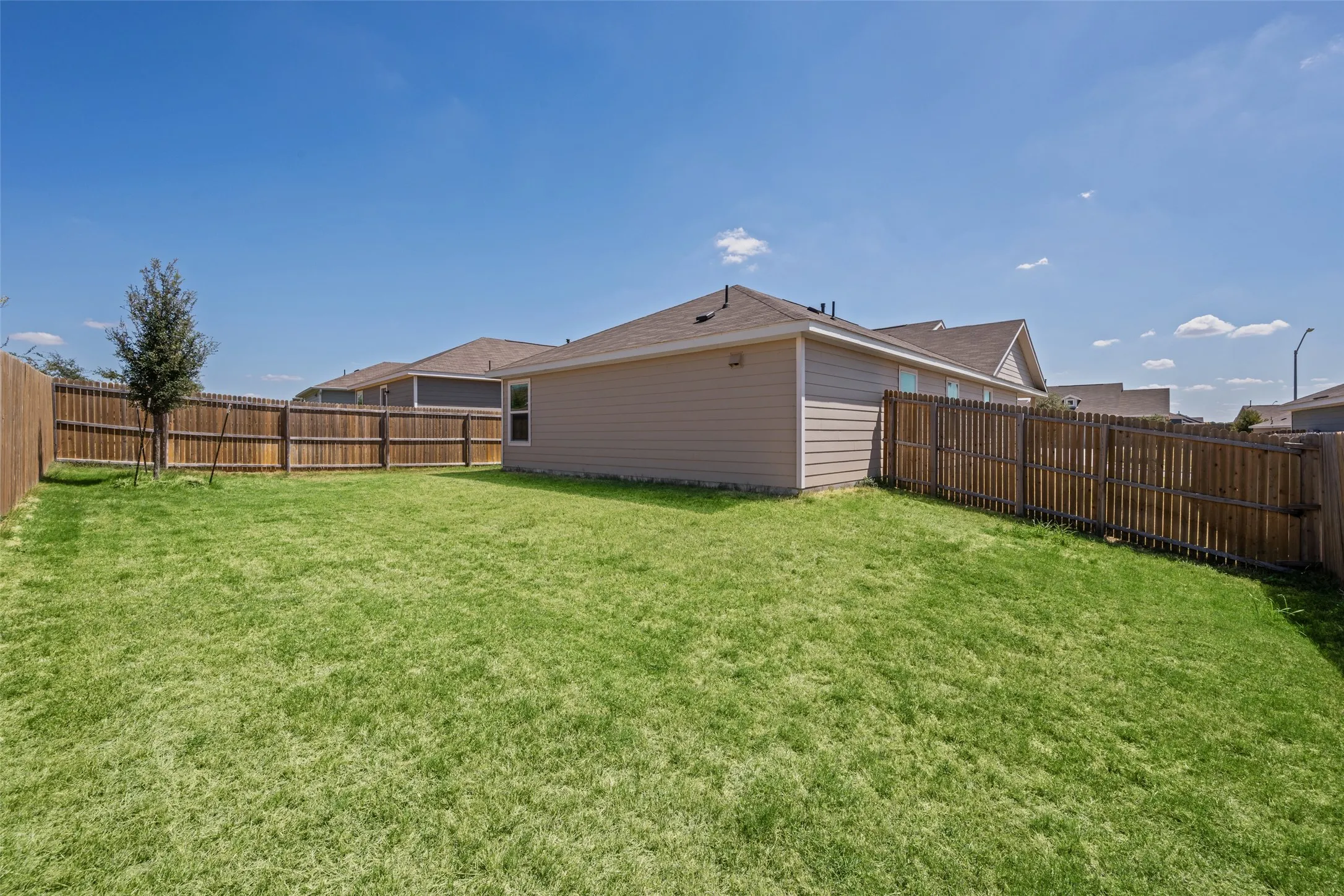 Single Family Residence For Sale in Tarrant County , 2824 Slatewood Drive, Fort Worth, Texas 76179, 3 Bedroom, 2 Bathroom, 2 Garage spaces, 1,440 Sqft, built in 2023, mls#21377447, Real Estate Agent in Fort Worth, Homes For Sale in Tarrant county, Homes For Sale in Fort Worth, Realtor in Fort Worth Texas, Real Estate Brokerage Independent Realty Texas, Luminita Cordes Realtor