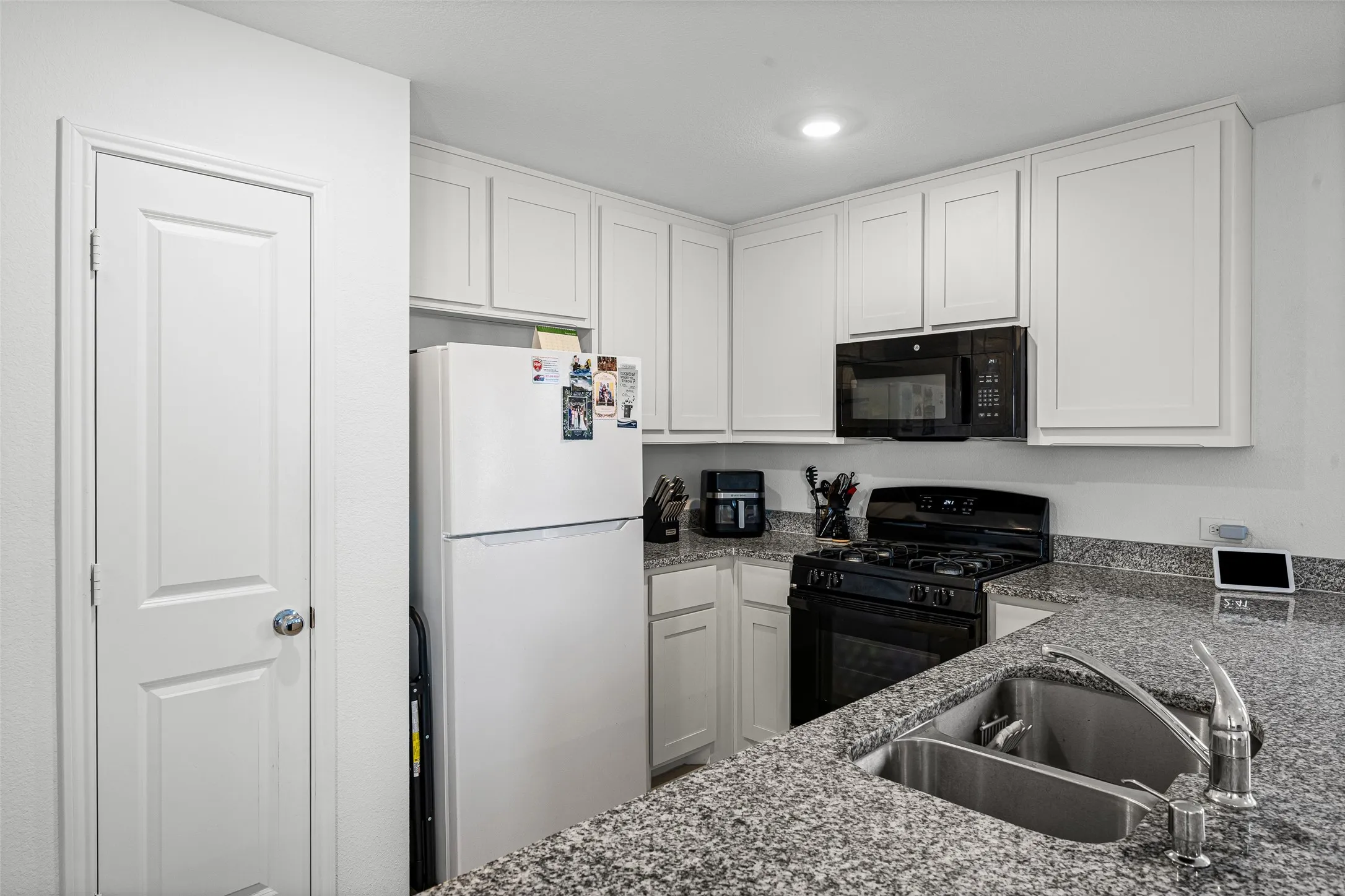 Single Family Residence For Sale in Tarrant County , 2824 Slatewood Drive, Fort Worth, Texas 76179, 3 Bedroom, 2 Bathroom, 2 Garage spaces, 1,440 Sqft, built in 2023, mls#21377447, Real Estate Agent in Fort Worth, Homes For Sale in Tarrant county, Homes For Sale in Fort Worth, Realtor in Fort Worth Texas, Real Estate Brokerage Independent Realty Texas, Luminita Cordes Realtor