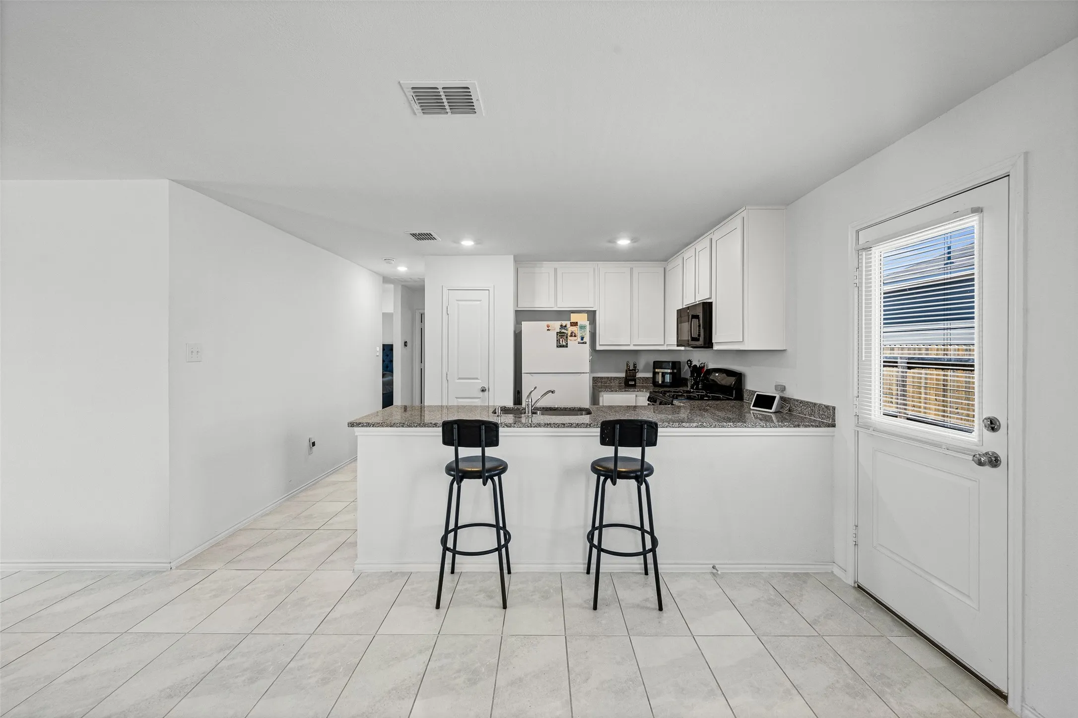 Single Family Residence For Sale in Tarrant County , 2824 Slatewood Drive, Fort Worth, Texas 76179, 3 Bedroom, 2 Bathroom, 2 Garage spaces, 1,440 Sqft, built in 2023, mls#21377447, Real Estate Agent in Fort Worth, Homes For Sale in Tarrant county, Homes For Sale in Fort Worth, Realtor in Fort Worth Texas, Real Estate Brokerage Independent Realty Texas, Luminita Cordes Realtor
