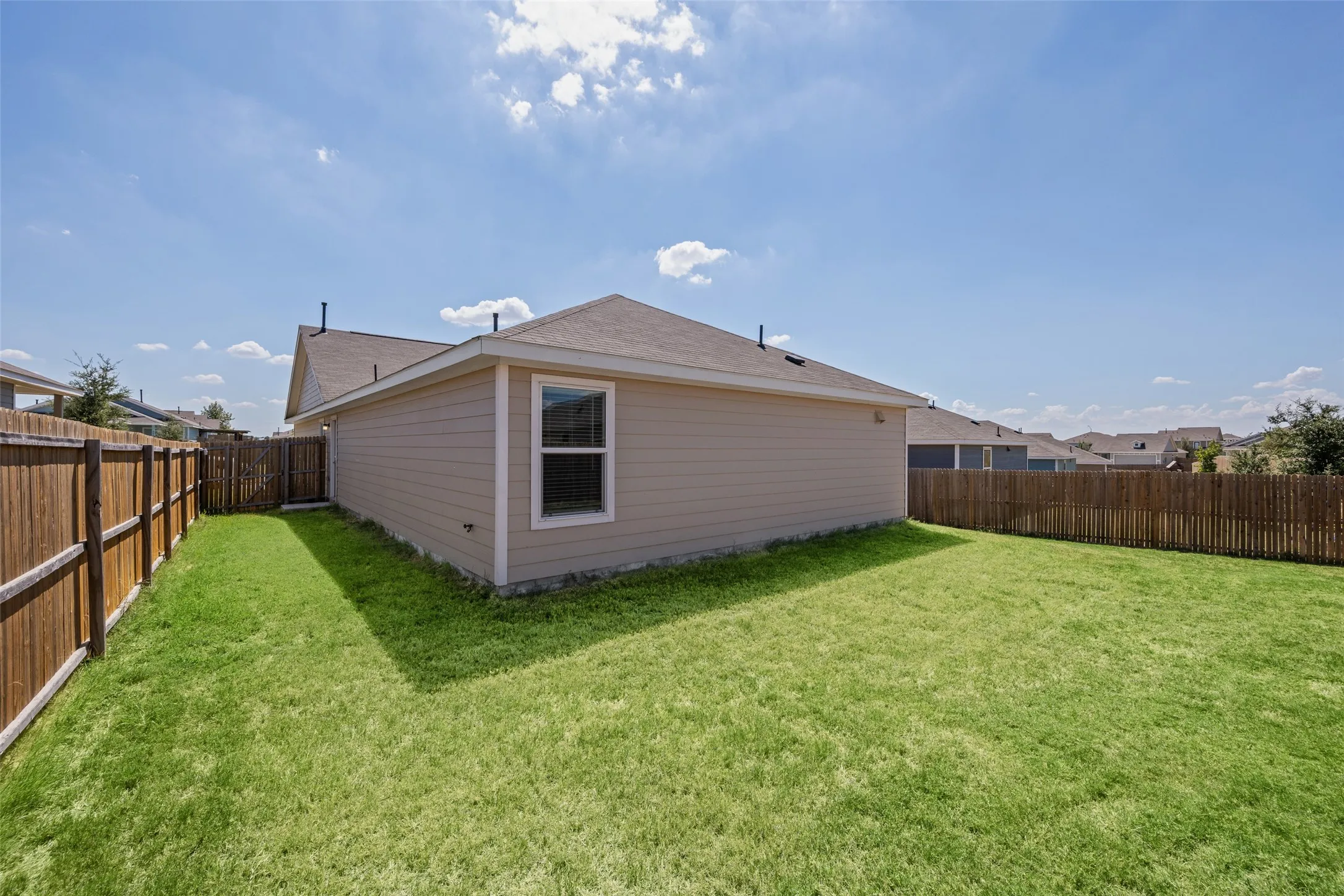 Single Family Residence For Sale in Tarrant County , 2824 Slatewood Drive, Fort Worth, Texas 76179, 3 Bedroom, 2 Bathroom, 2 Garage spaces, 1,440 Sqft, built in 2023, mls#21377447, Real Estate Agent in Fort Worth, Homes For Sale in Tarrant county, Homes For Sale in Fort Worth, Realtor in Fort Worth Texas, Real Estate Brokerage Independent Realty Texas, Luminita Cordes Realtor