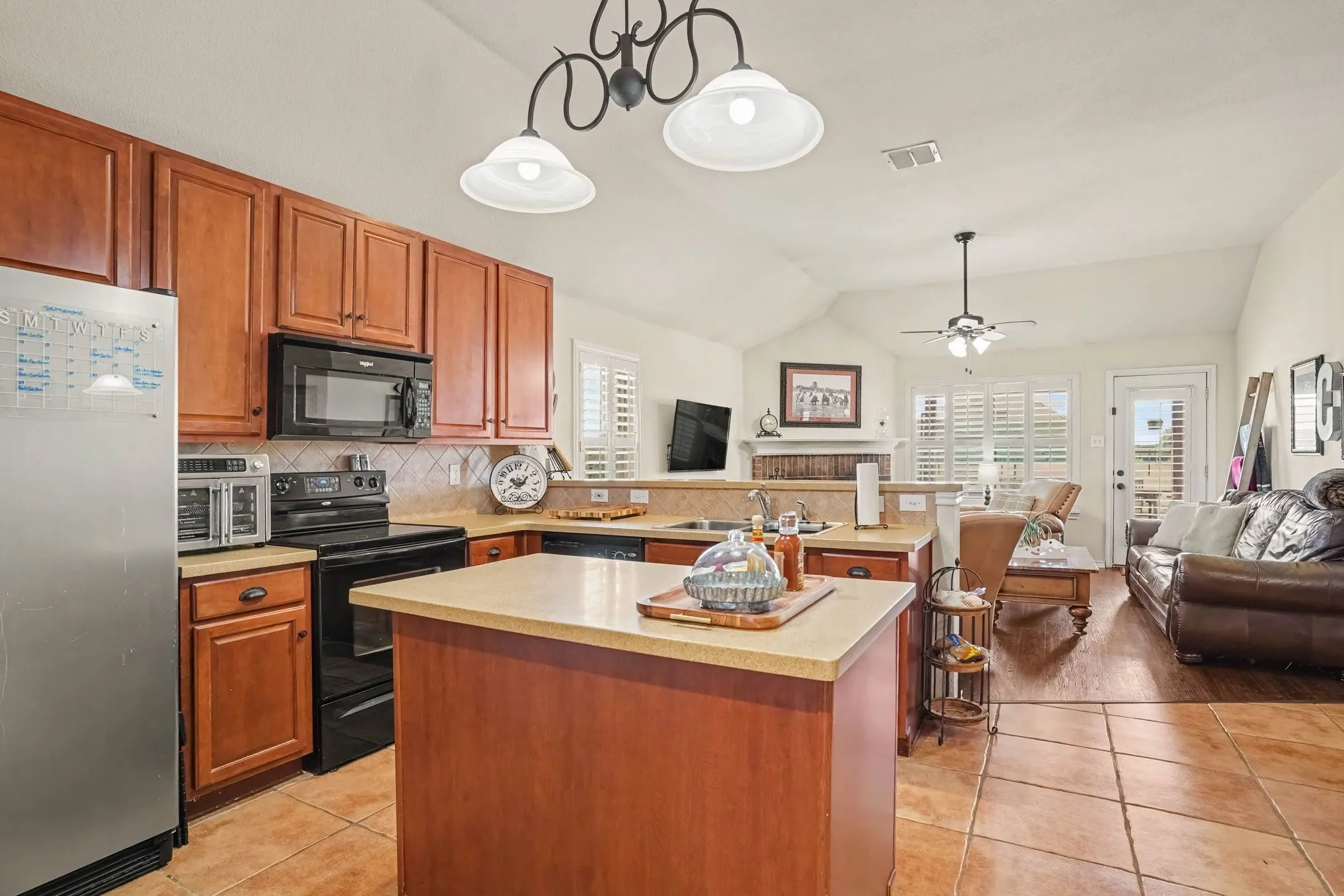 Single Family Residence For Sale in Denton County , 103 George Owens Road, Ponder, Texas 76259, 3 Bedroom, 2 Bathroom, 2 Garage spaces, 1,865 Sqft, built in 2006, mls#21371182, Real Estate Agent in Ponder, Homes For Sale in Denton county, Homes For Sale in Ponder, Realtor in Ponder Texas, Real Estate Brokerage Independent Realty Texas, Luminita Cordes Realtor