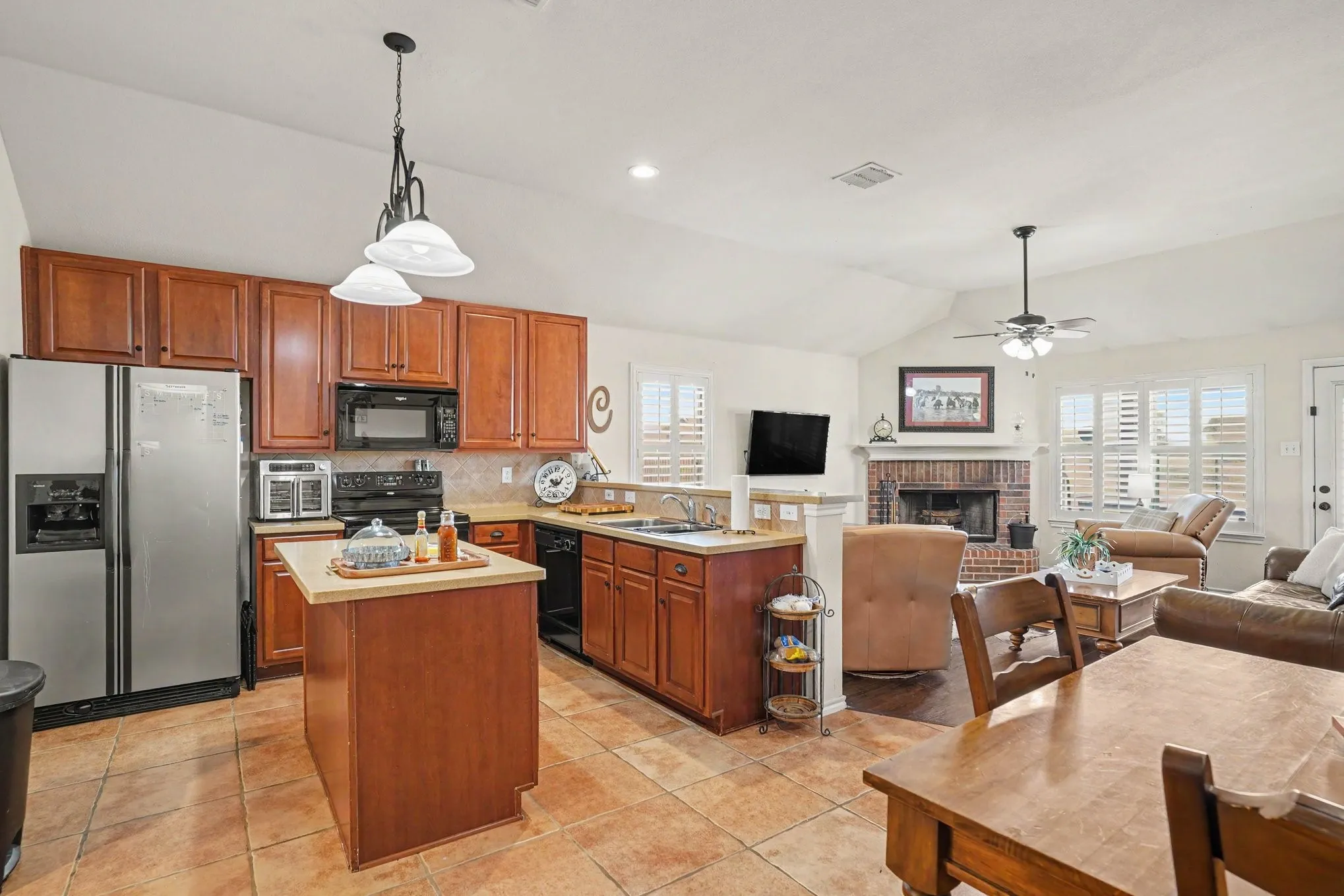 Single Family Residence For Sale in Denton County , 103 George Owens Road, Ponder, Texas 76259, 3 Bedroom, 2 Bathroom, 2 Garage spaces, 1,865 Sqft, built in 2006, mls#21371182, Real Estate Agent in Ponder, Homes For Sale in Denton county, Homes For Sale in Ponder, Realtor in Ponder Texas, Real Estate Brokerage Independent Realty Texas, Luminita Cordes Realtor