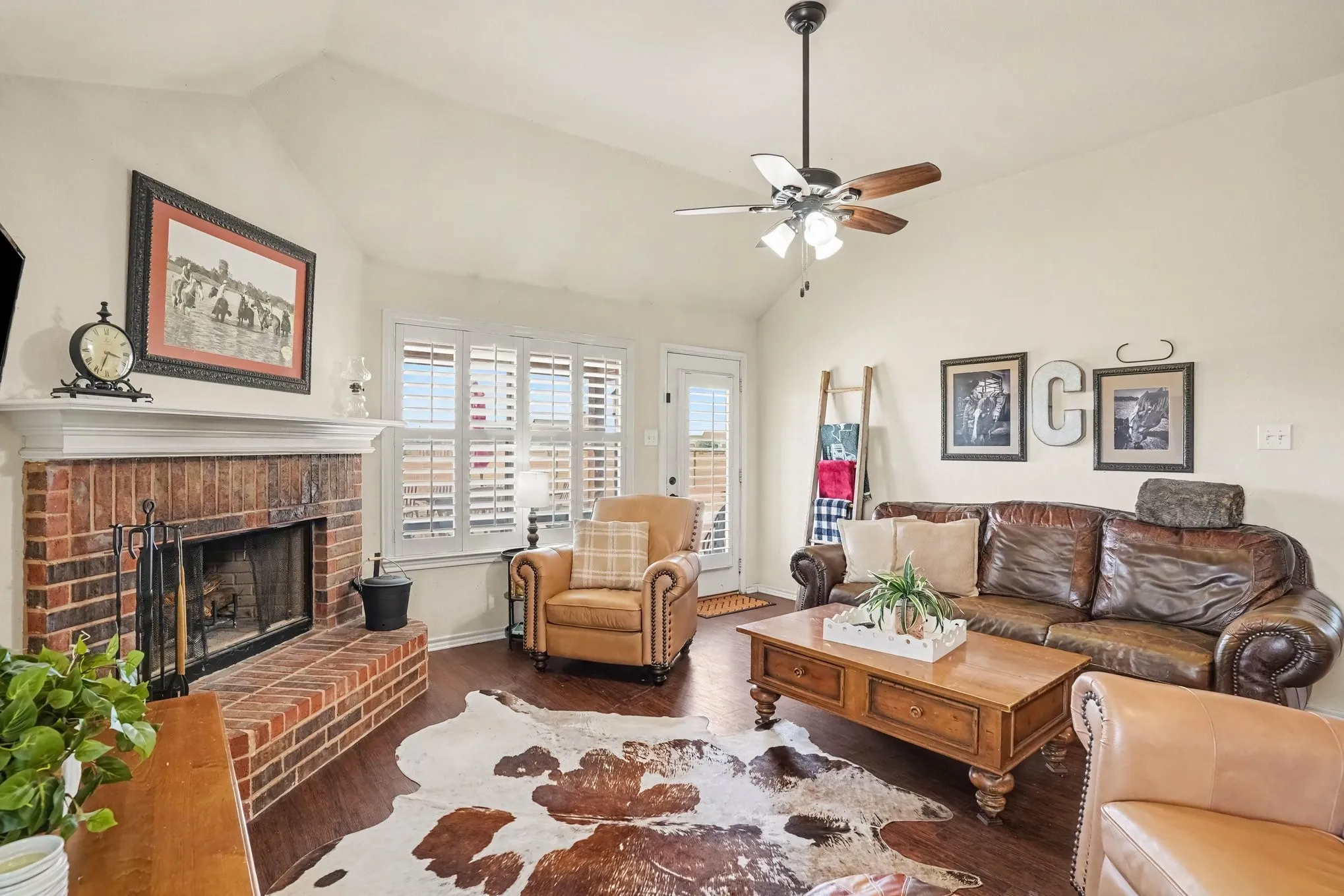 Single Family Residence For Sale in Denton County , 103 George Owens Road, Ponder, Texas 76259, 3 Bedroom, 2 Bathroom, 2 Garage spaces, 1,865 Sqft, built in 2006, mls#21371182, Real Estate Agent in Ponder, Homes For Sale in Denton county, Homes For Sale in Ponder, Realtor in Ponder Texas, Real Estate Brokerage Independent Realty Texas, Luminita Cordes Realtor