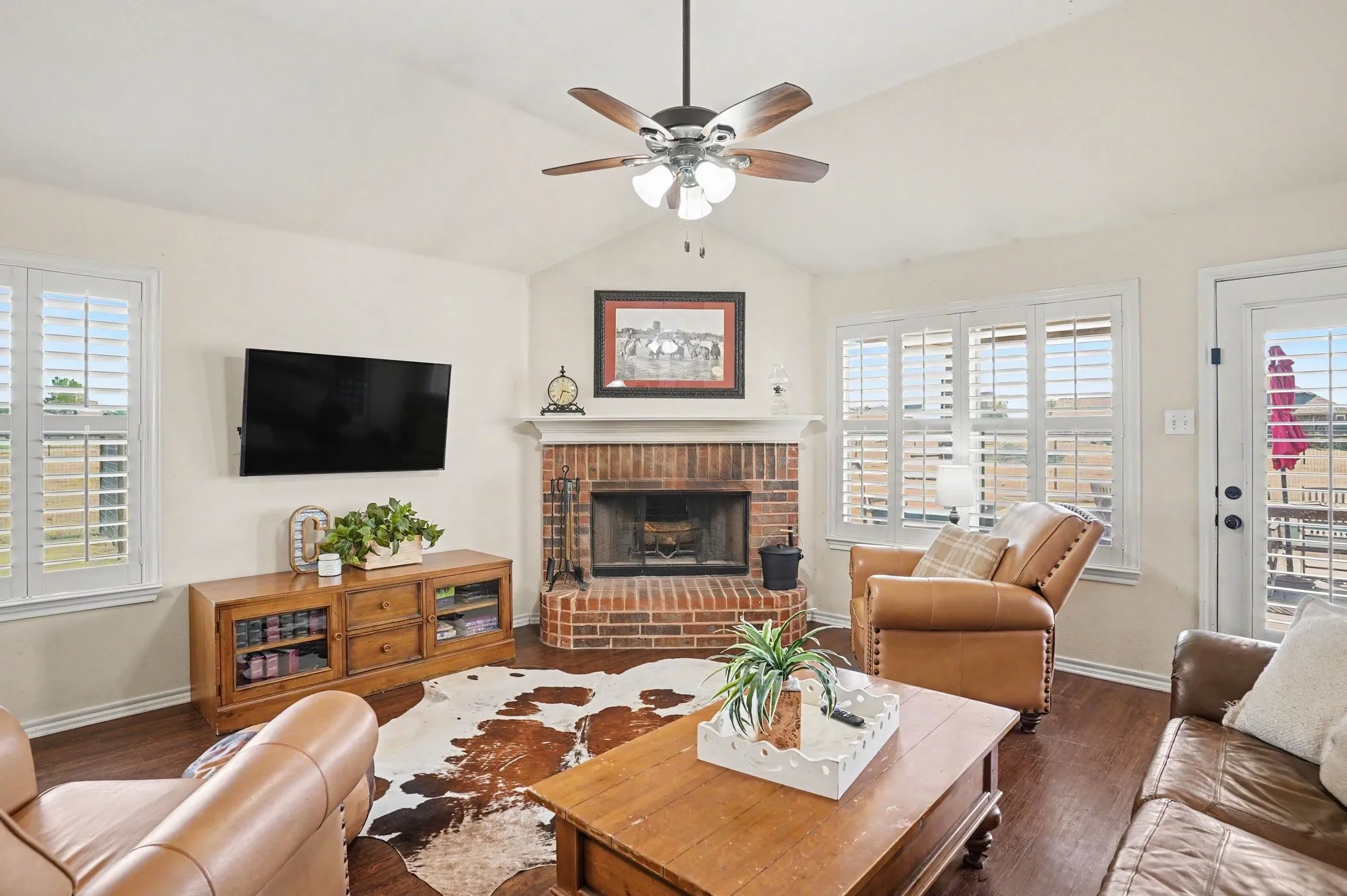 Single Family Residence For Sale in Denton County , 103 George Owens Road, Ponder, Texas 76259, 3 Bedroom, 2 Bathroom, 2 Garage spaces, 1,865 Sqft, built in 2006, mls#21371182, Real Estate Agent in Ponder, Homes For Sale in Denton county, Homes For Sale in Ponder, Realtor in Ponder Texas, Real Estate Brokerage Independent Realty Texas, Luminita Cordes Realtor