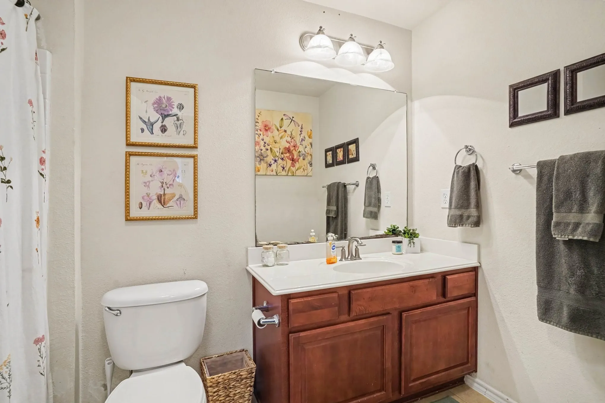 Single Family Residence For Sale in Denton County , 103 George Owens Road, Ponder, Texas 76259, 3 Bedroom, 2 Bathroom, 2 Garage spaces, 1,865 Sqft, built in 2006, mls#21371182, Real Estate Agent in Ponder, Homes For Sale in Denton county, Homes For Sale in Ponder, Realtor in Ponder Texas, Real Estate Brokerage Independent Realty Texas, Luminita Cordes Realtor
