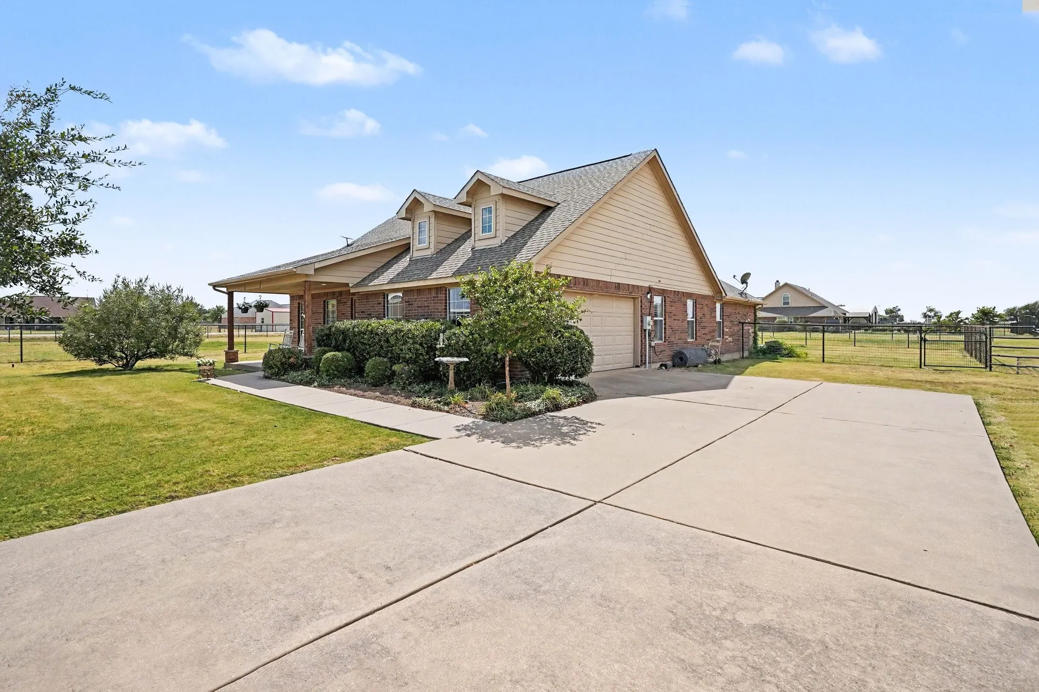 Single Family Residence For Sale in Denton County , 103 George Owens Road, Ponder, Texas 76259, 3 Bedroom, 2 Bathroom, 2 Garage spaces, 1,865 Sqft, built in 2006, mls#21371182, Real Estate Agent in Ponder, Homes For Sale in Denton county, Homes For Sale in Ponder, Realtor in Ponder Texas, Real Estate Brokerage Independent Realty Texas, Luminita Cordes Realtor