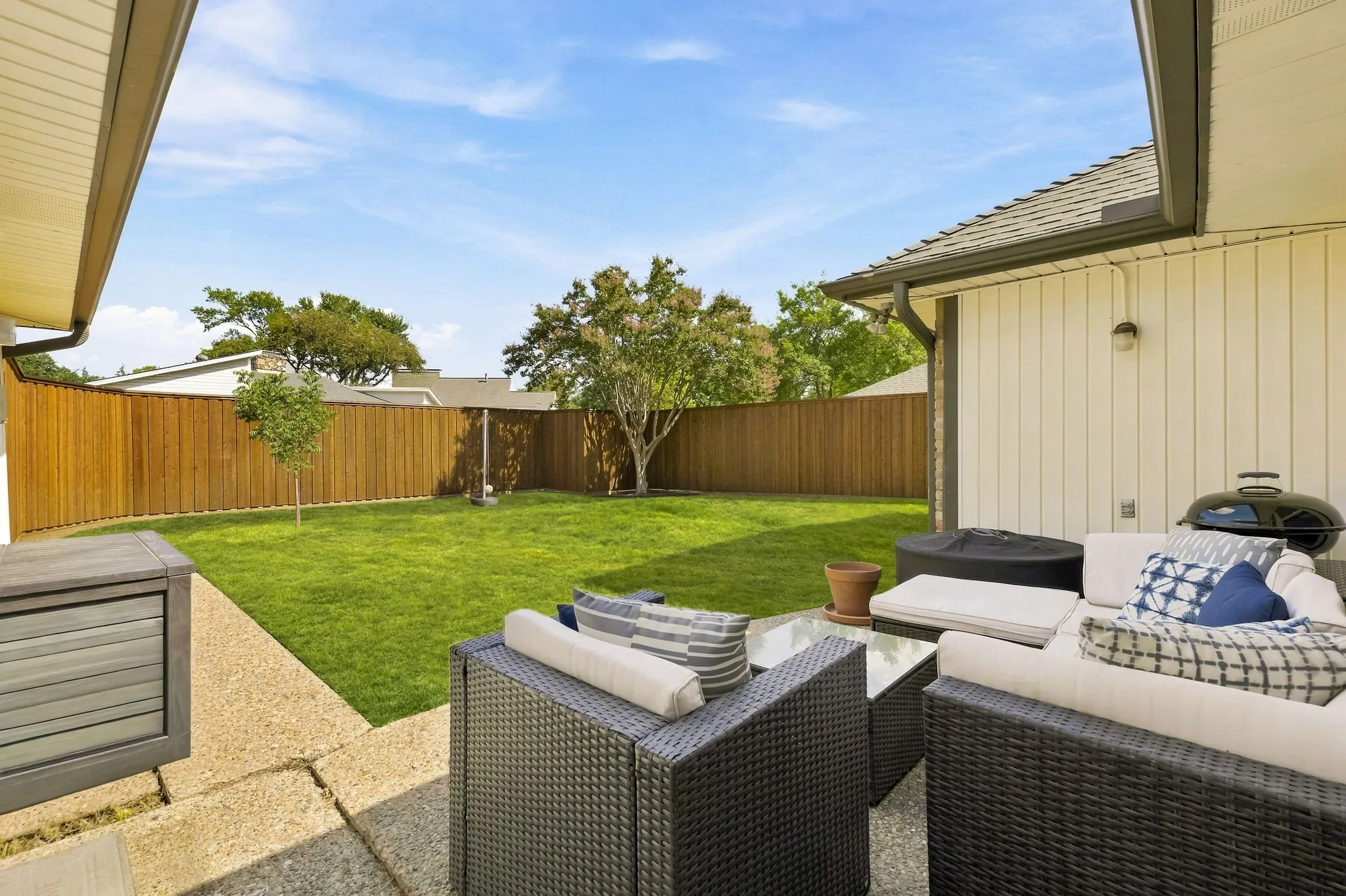 Single Family Residence For Sale in Dallas County , 2206 Victoria Lane, Richardson, Texas 75082, 3 Bedroom, 3 Bathroom, 2 Garage spaces, 2,440 Sqft, built in 1977, mls#21377433, Real Estate Agent in Richardson, Homes For Sale in Dallas county, Homes For Sale in Richardson, Realtor in Richardson Texas, Real Estate Brokerage Independent Realty Texas, Luminita Cordes Realtor