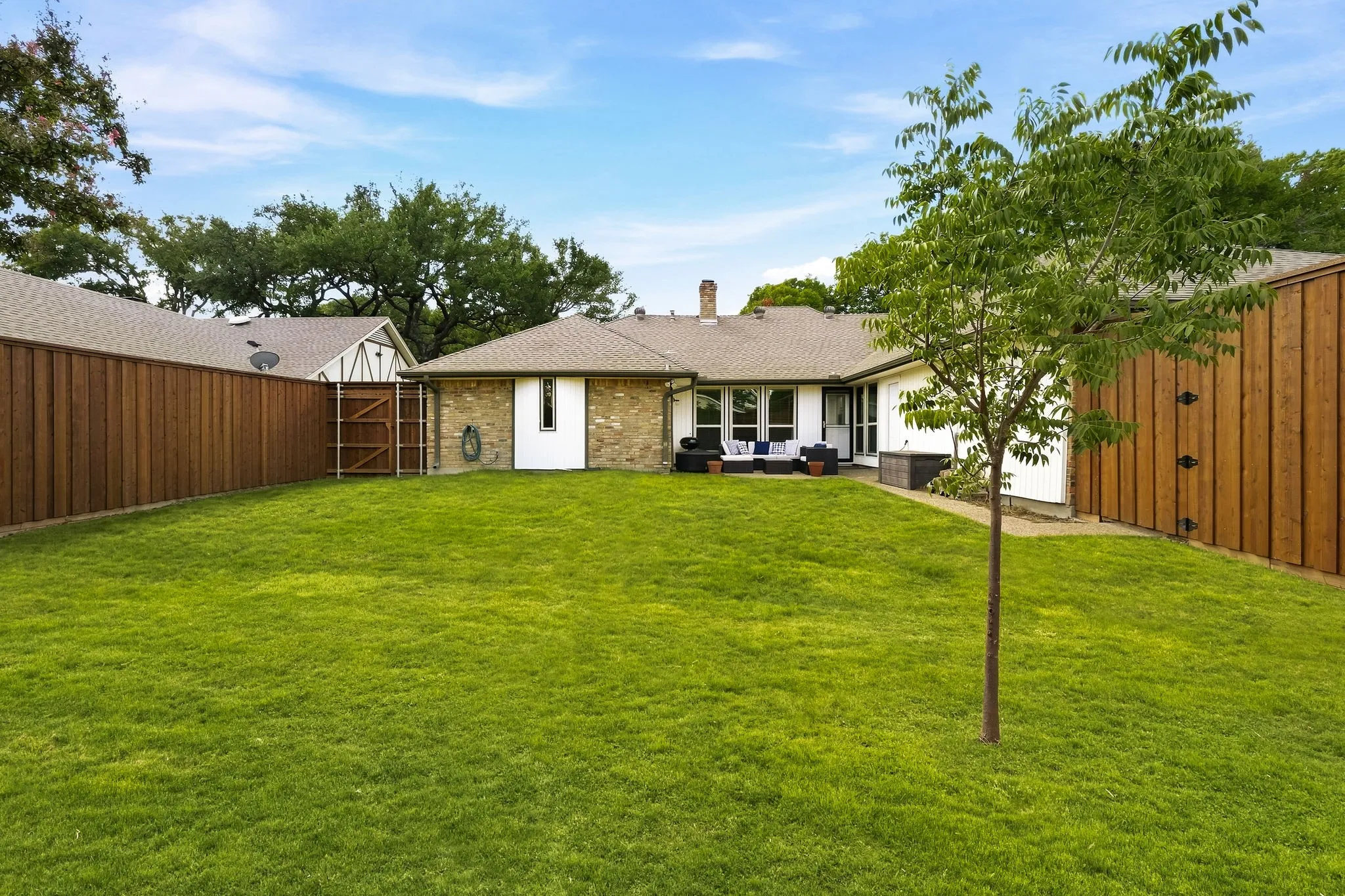 Single Family Residence For Sale in Dallas County , 2206 Victoria Lane, Richardson, Texas 75082, 3 Bedroom, 3 Bathroom, 2 Garage spaces, 2,440 Sqft, built in 1977, mls#21377433, Real Estate Agent in Richardson, Homes For Sale in Dallas county, Homes For Sale in Richardson, Realtor in Richardson Texas, Real Estate Brokerage Independent Realty Texas, Luminita Cordes Realtor