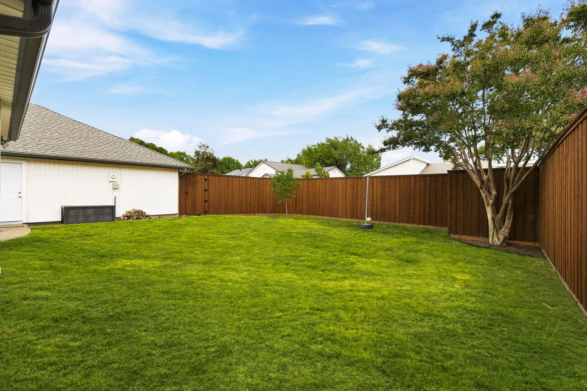 Single Family Residence For Sale in Dallas County , 2206 Victoria Lane, Richardson, Texas 75082, 3 Bedroom, 3 Bathroom, 2 Garage spaces, 2,440 Sqft, built in 1977, mls#21377433, Real Estate Agent in Richardson, Homes For Sale in Dallas county, Homes For Sale in Richardson, Realtor in Richardson Texas, Real Estate Brokerage Independent Realty Texas, Luminita Cordes Realtor