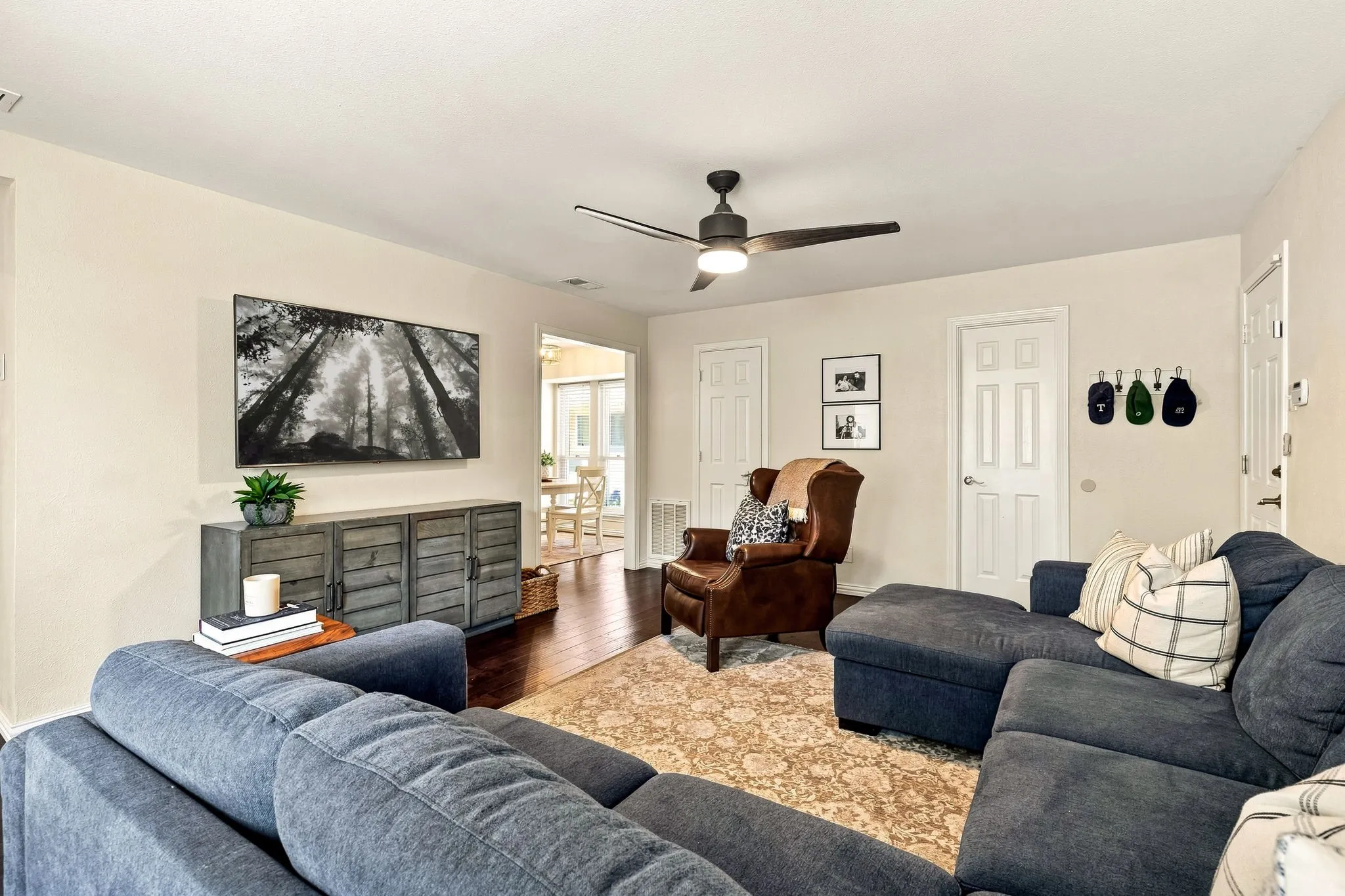 Single Family Residence For Sale in Dallas County , 2206 Victoria Lane, Richardson, Texas 75082, 3 Bedroom, 3 Bathroom, 2 Garage spaces, 2,440 Sqft, built in 1977, mls#21377433, Real Estate Agent in Richardson, Homes For Sale in Dallas county, Homes For Sale in Richardson, Realtor in Richardson Texas, Real Estate Brokerage Independent Realty Texas, Luminita Cordes Realtor