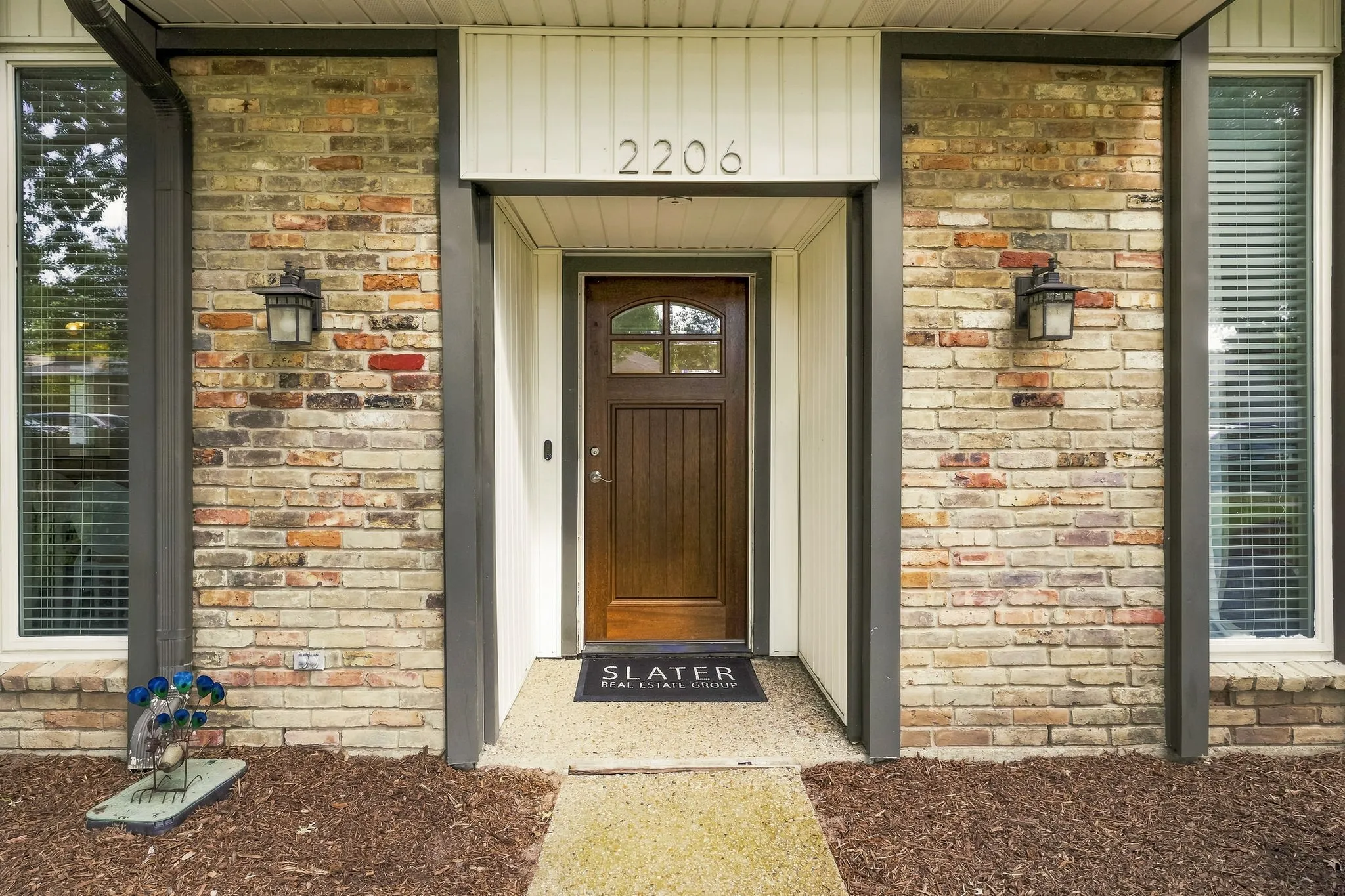 Single Family Residence For Sale in Dallas County , 2206 Victoria Lane, Richardson, Texas 75082, 3 Bedroom, 3 Bathroom, 2 Garage spaces, 2,440 Sqft, built in 1977, mls#21377433, Real Estate Agent in Richardson, Homes For Sale in Dallas county, Homes For Sale in Richardson, Realtor in Richardson Texas, Real Estate Brokerage Independent Realty Texas, Luminita Cordes Realtor