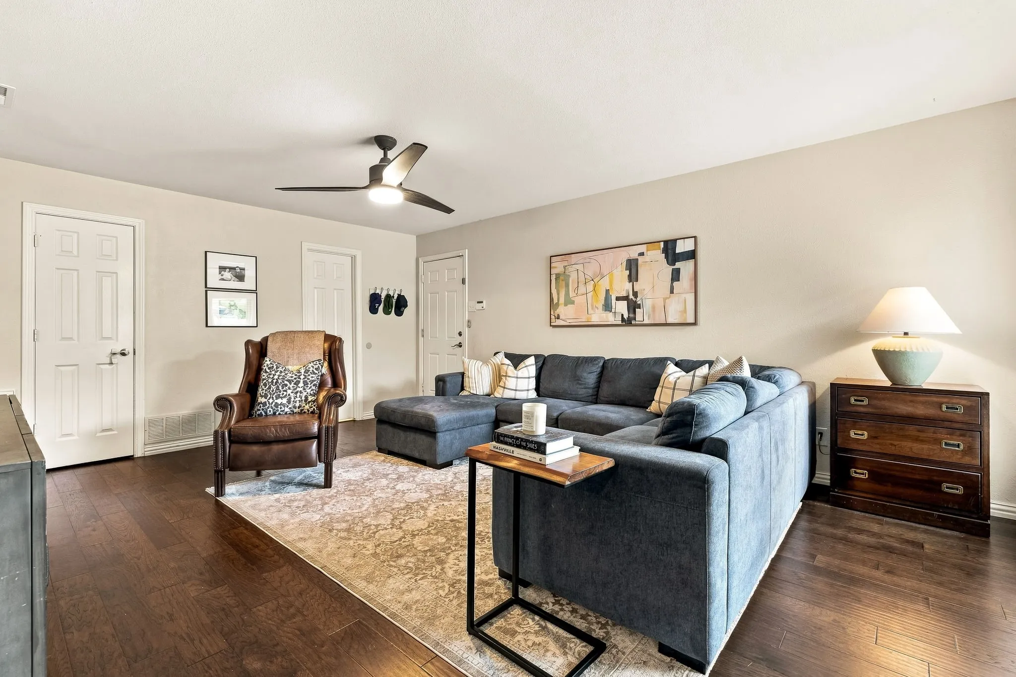 Single Family Residence For Sale in Dallas County , 2206 Victoria Lane, Richardson, Texas 75082, 3 Bedroom, 3 Bathroom, 2 Garage spaces, 2,440 Sqft, built in 1977, mls#21377433, Real Estate Agent in Richardson, Homes For Sale in Dallas county, Homes For Sale in Richardson, Realtor in Richardson Texas, Real Estate Brokerage Independent Realty Texas, Luminita Cordes Realtor