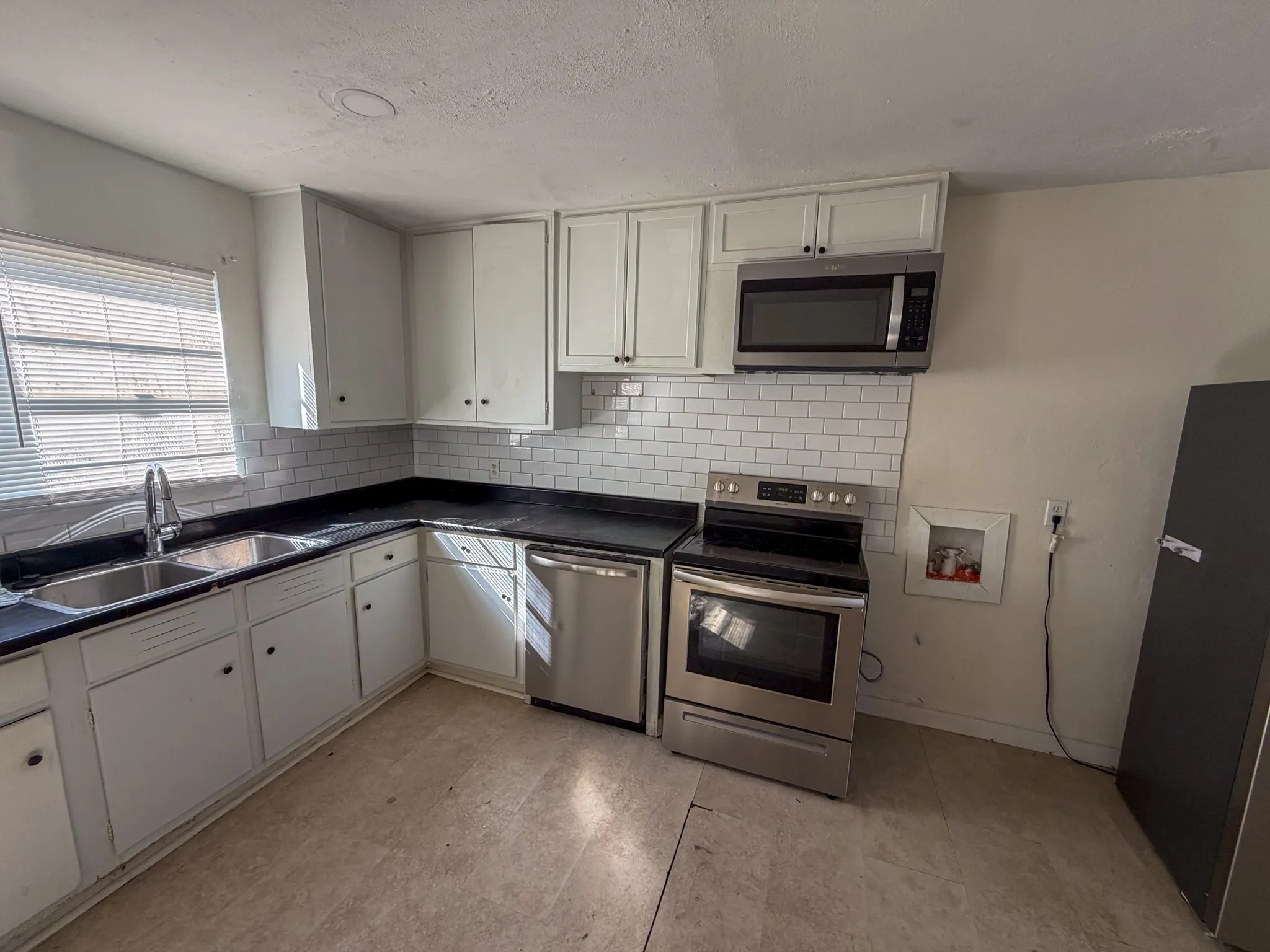 Duplex For Rent in Grayson County , 67 Mundt Street, Denison, Texas 75020, 3 Bedroom, 1 Bathroom, Garage spaces, 1,117 Sqft, built in 1945, mls#21378500, Real Estate Agent in Denison, Homes For Rent in Grayson county, Homes For Rent in Denison, Realtor in Denison Texas, Real Estate Brokerage Independent Realty Texas, Luminita Cordes Realtor