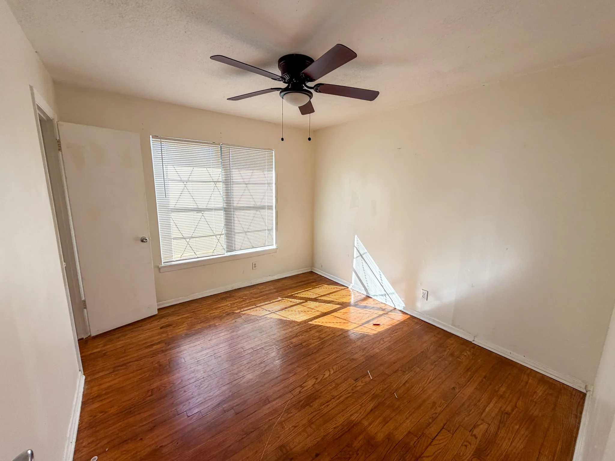 Duplex For Rent in Grayson County , 67 Mundt Street, Denison, Texas 75020, 3 Bedroom, 1 Bathroom, Garage spaces, 1,117 Sqft, built in 1945, mls#21378500, Real Estate Agent in Denison, Homes For Rent in Grayson county, Homes For Rent in Denison, Realtor in Denison Texas, Real Estate Brokerage Independent Realty Texas, Luminita Cordes Realtor