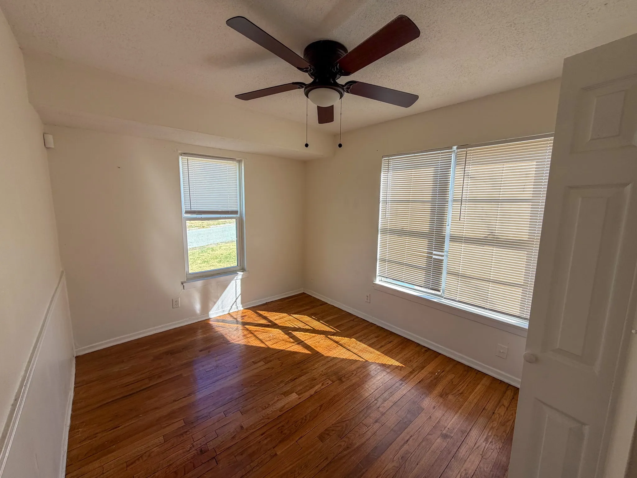 Duplex For Rent in Grayson County , 67 Mundt Street, Denison, Texas 75020, 3 Bedroom, 1 Bathroom, Garage spaces, 1,117 Sqft, built in 1945, mls#21378500, Real Estate Agent in Denison, Homes For Rent in Grayson county, Homes For Rent in Denison, Realtor in Denison Texas, Real Estate Brokerage Independent Realty Texas, Luminita Cordes Realtor