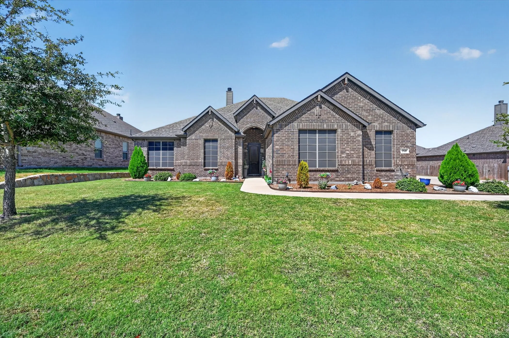 Single Family Residence For Sale in Johnson County , 1940 Silver Falls Drive, Burleson, Texas 76028, 4 Bedroom, 3 Bathroom, 3 Garage spaces, 2,922 Sqft, built in 2021, mls#21376417, Real Estate Agent in Burleson, Homes For Sale in Johnson county, Homes For Sale in Burleson, Realtor in Burleson Texas, Real Estate Brokerage Independent Realty Texas, Luminita Cordes Realtor