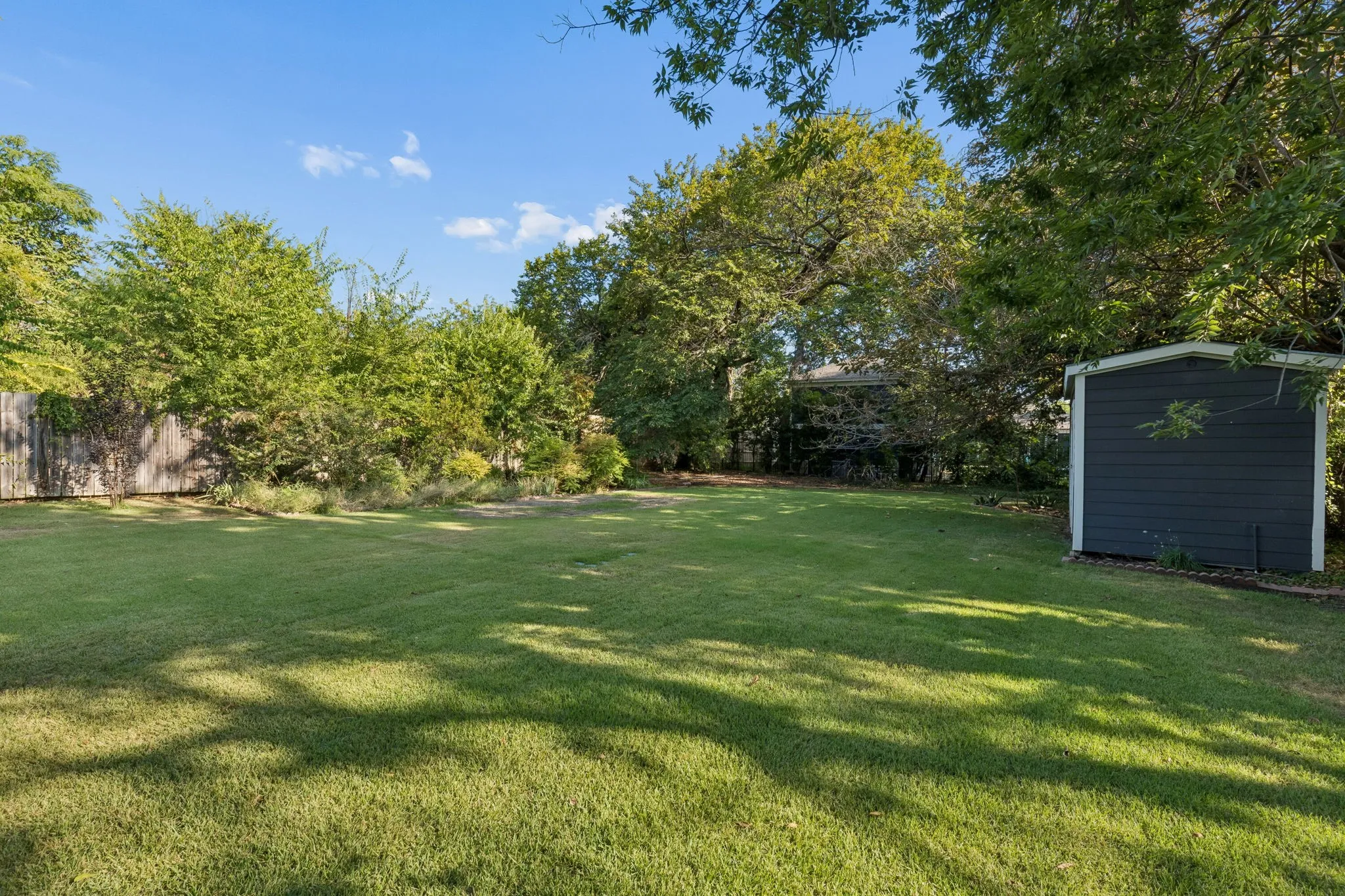 Single Family Residence For Sale in Collin County , 807 Largent Street, Mc Kinney, Texas 75069, 3 Bedroom, 2 Bathroom, 1 Garage spaces, 1,760 Sqft, built in 1950, mls#21378505, Real Estate Agent in Mc Kinney, Homes For Sale in Collin county, Homes For Sale in Mc Kinney, Realtor in Mc Kinney Texas, Real Estate Brokerage Independent Realty Texas, Luminita Cordes Realtor