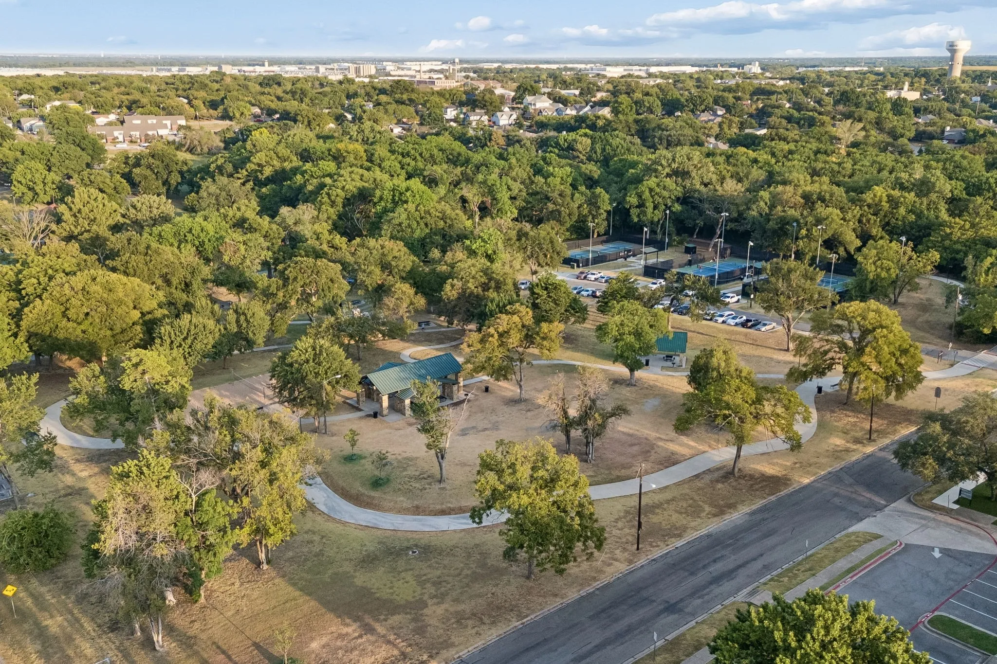 Single Family Residence For Sale in Collin County , 807 Largent Street, Mc Kinney, Texas 75069, 3 Bedroom, 2 Bathroom, 1 Garage spaces, 1,760 Sqft, built in 1950, mls#21378505, Real Estate Agent in Mc Kinney, Homes For Sale in Collin county, Homes For Sale in Mc Kinney, Realtor in Mc Kinney Texas, Real Estate Brokerage Independent Realty Texas, Luminita Cordes Realtor