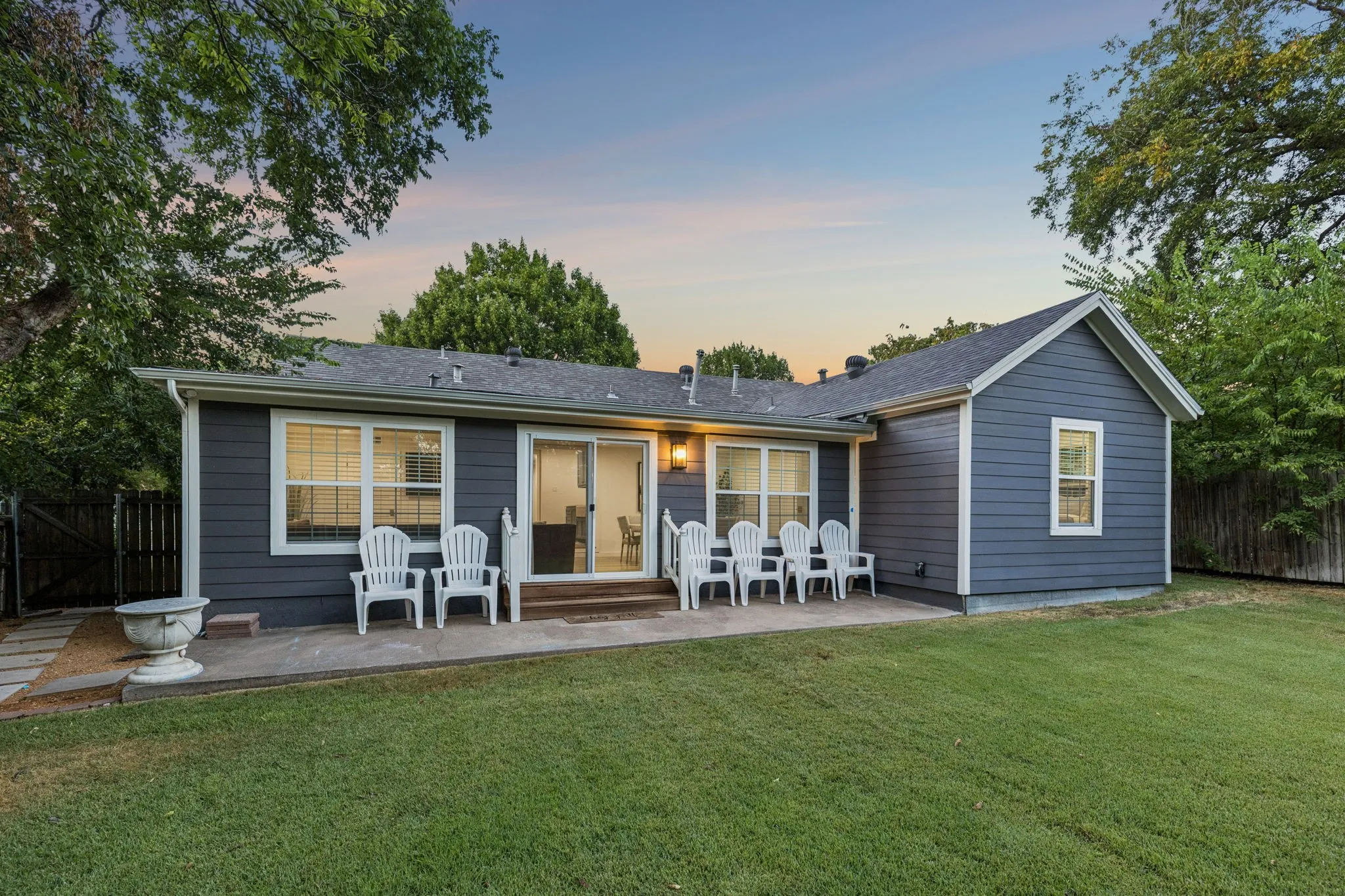 Single Family Residence For Sale in Collin County , 807 Largent Street, Mc Kinney, Texas 75069, 3 Bedroom, 2 Bathroom, 1 Garage spaces, 1,760 Sqft, built in 1950, mls#21378505, Real Estate Agent in Mc Kinney, Homes For Sale in Collin county, Homes For Sale in Mc Kinney, Realtor in Mc Kinney Texas, Real Estate Brokerage Independent Realty Texas, Luminita Cordes Realtor