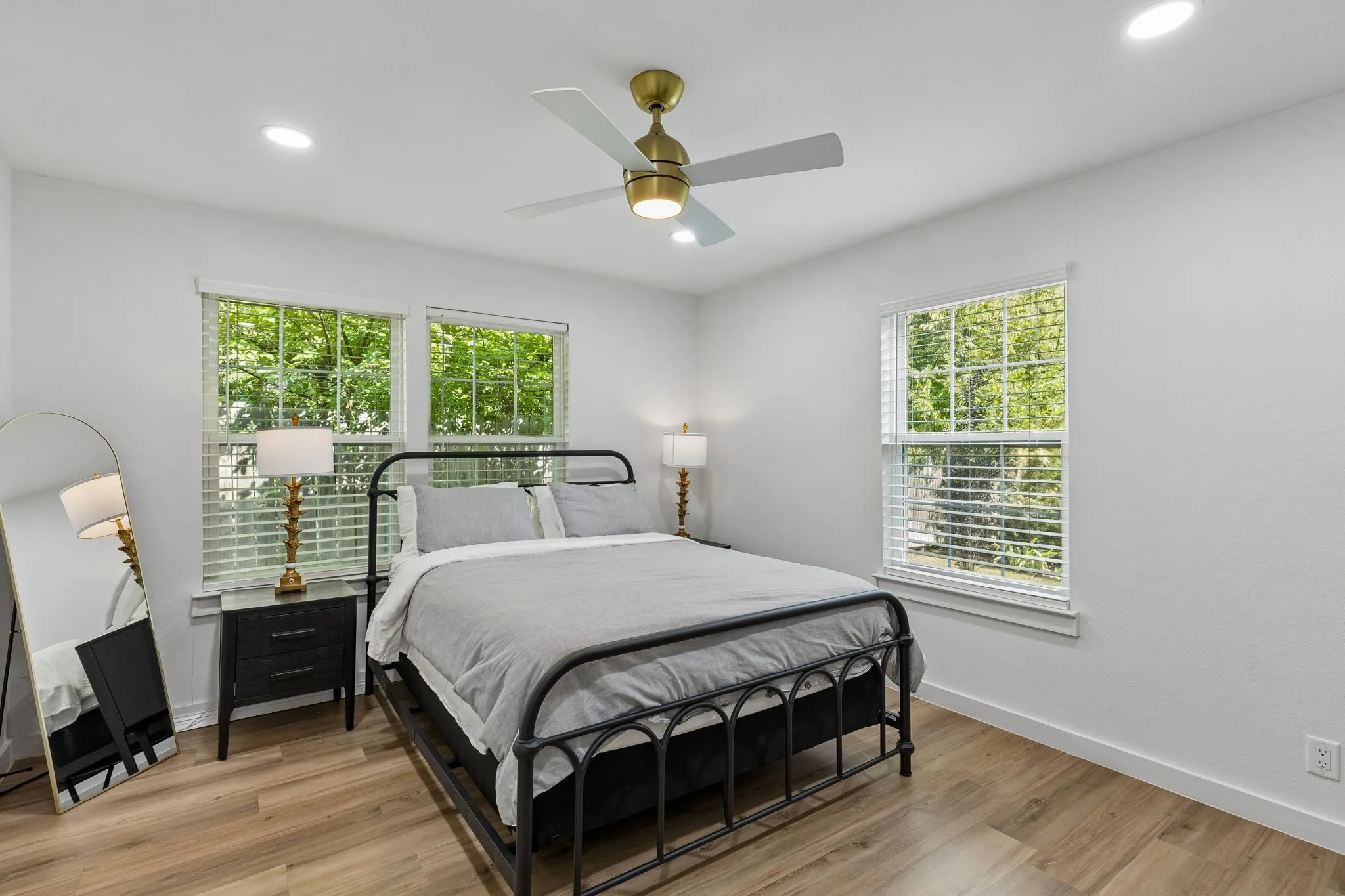 Single Family Residence For Sale in Collin County , 807 Largent Street, Mc Kinney, Texas 75069, 3 Bedroom, 2 Bathroom, 1 Garage spaces, 1,760 Sqft, built in 1950, mls#21378505, Real Estate Agent in Mc Kinney, Homes For Sale in Collin county, Homes For Sale in Mc Kinney, Realtor in Mc Kinney Texas, Real Estate Brokerage Independent Realty Texas, Luminita Cordes Realtor