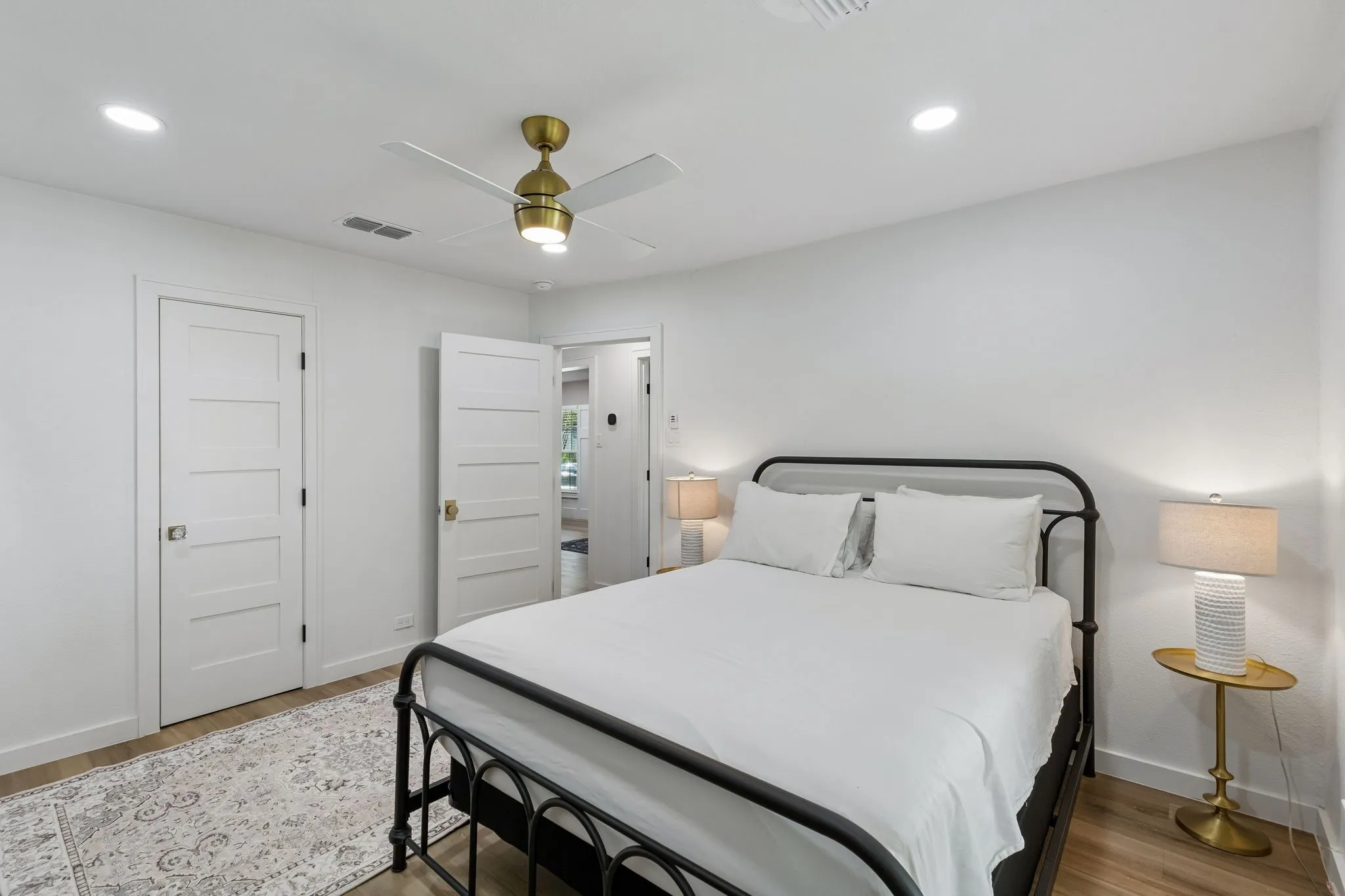 Single Family Residence For Sale in Collin County , 807 Largent Street, Mc Kinney, Texas 75069, 3 Bedroom, 2 Bathroom, 1 Garage spaces, 1,760 Sqft, built in 1950, mls#21378505, Real Estate Agent in Mc Kinney, Homes For Sale in Collin county, Homes For Sale in Mc Kinney, Realtor in Mc Kinney Texas, Real Estate Brokerage Independent Realty Texas, Luminita Cordes Realtor